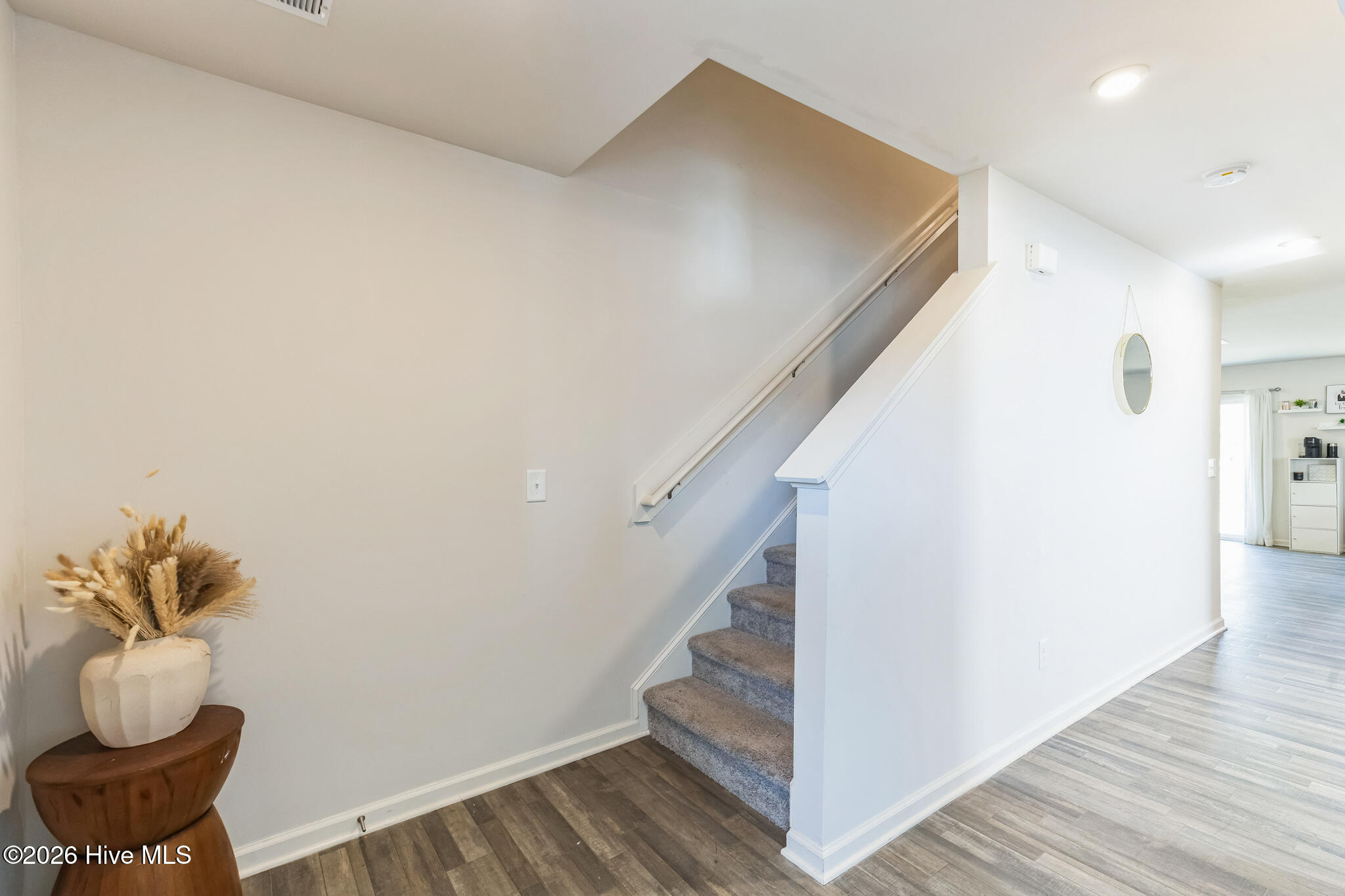 1253 Manor Drive Property Photo 3