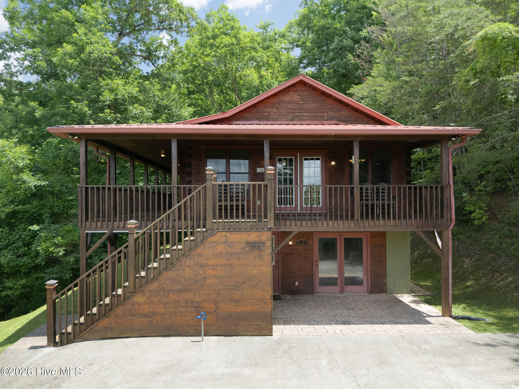 383 Hy Cobb Drive Property Photo 1