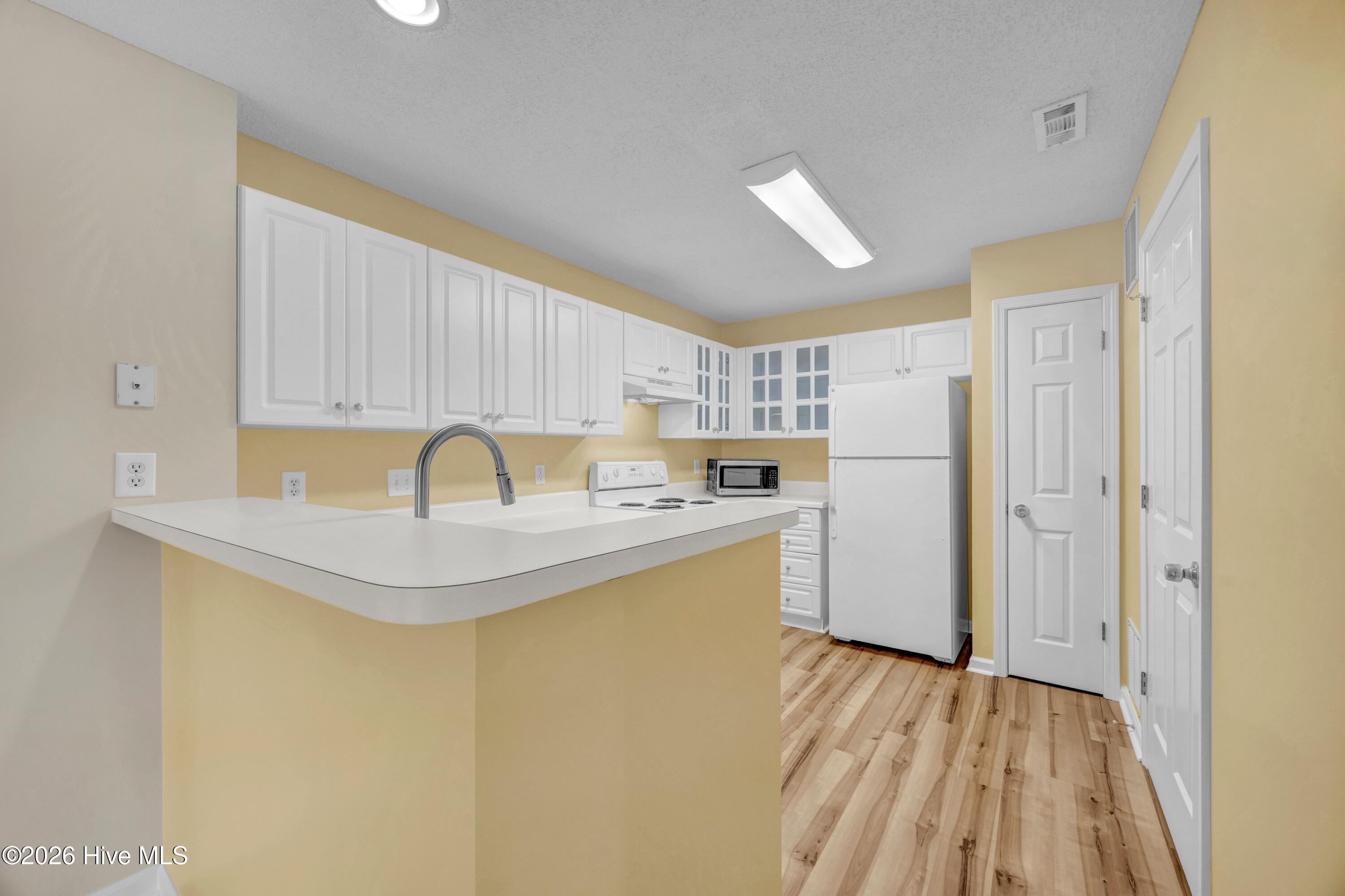 4102 Breezewood Drive Apt 101 Property Photo 5