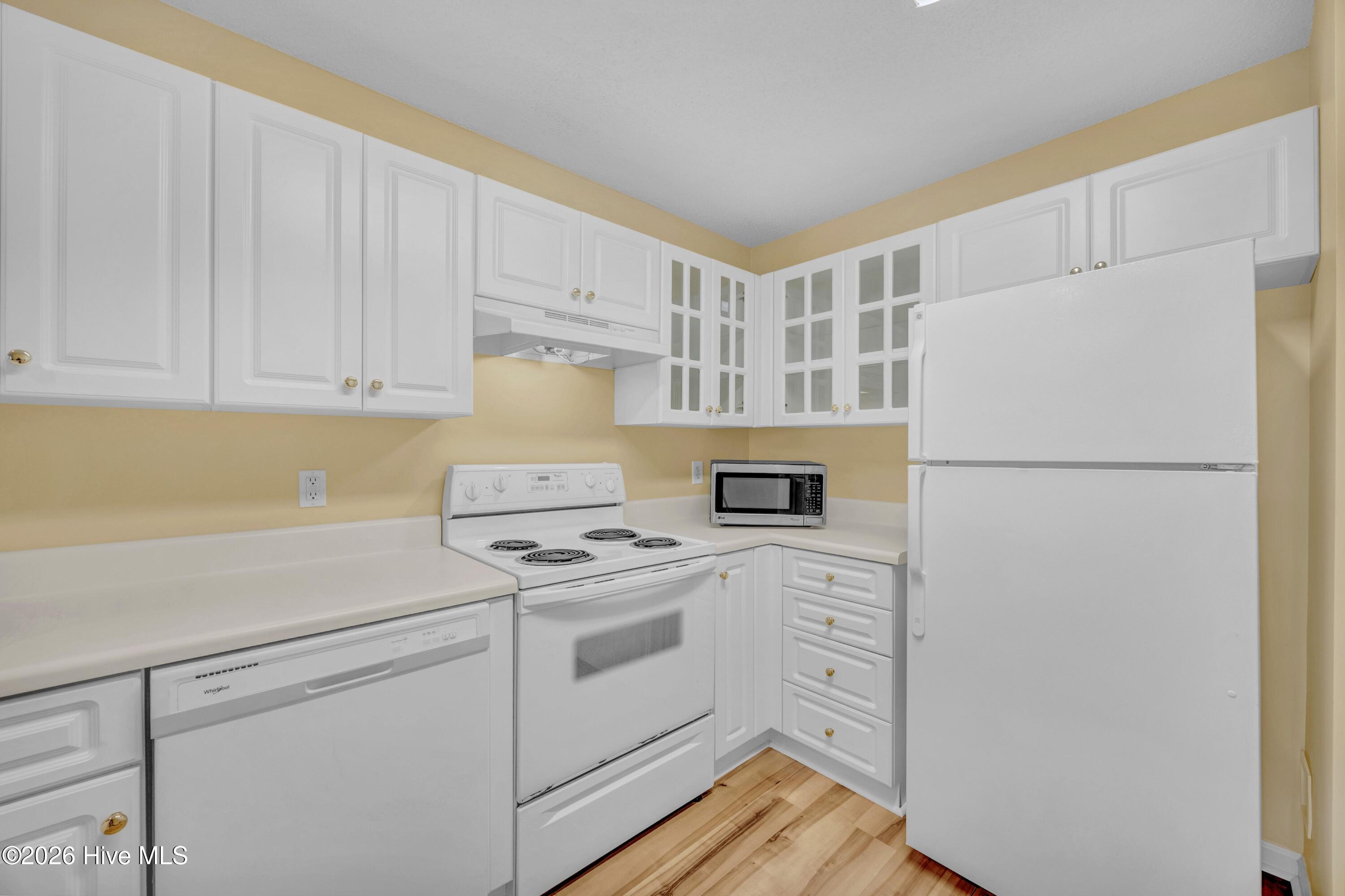 4102 Breezewood Drive Apt 101 Property Photo 6