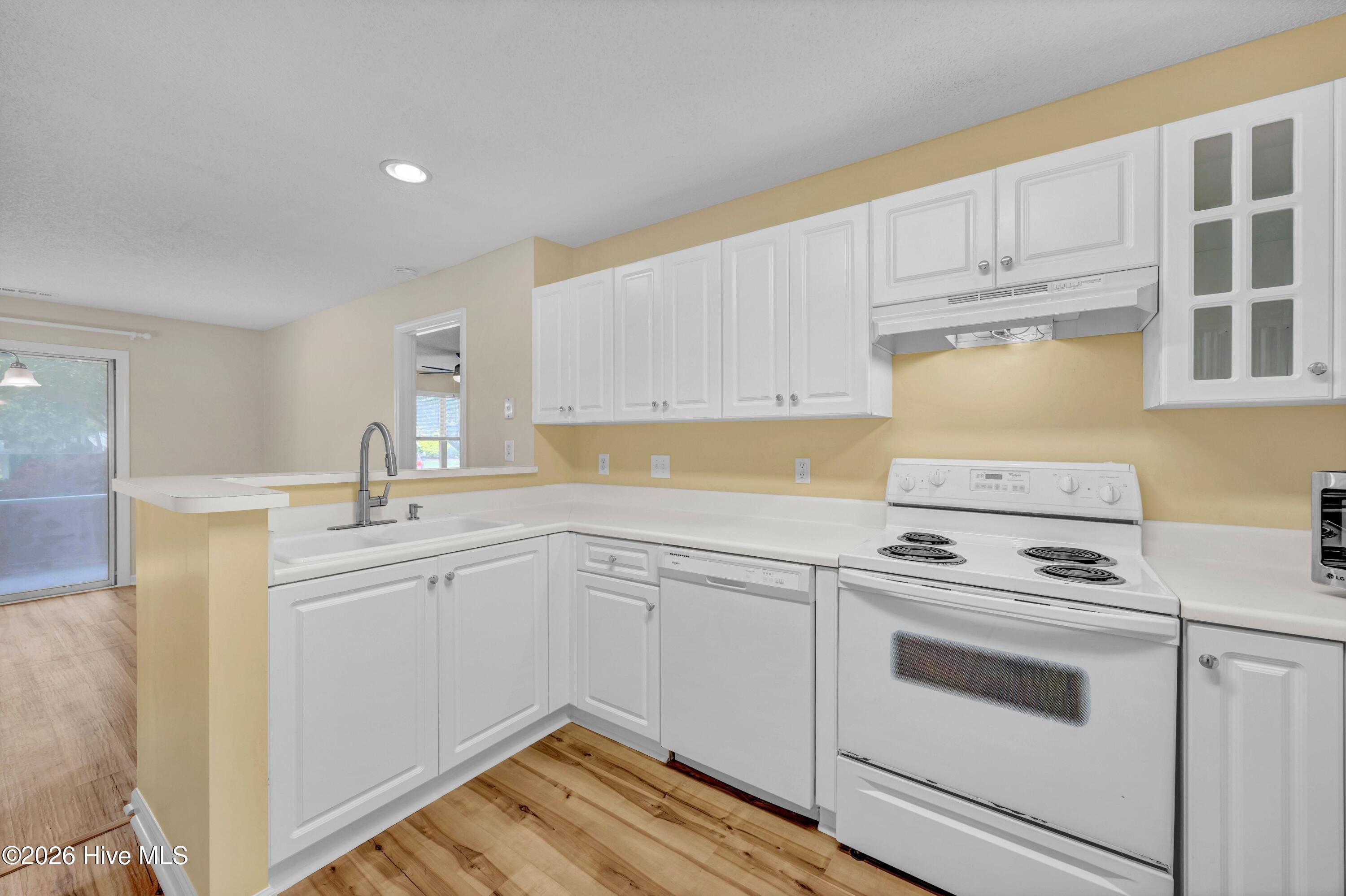 4102 Breezewood Drive Apt 101 Property Photo 7