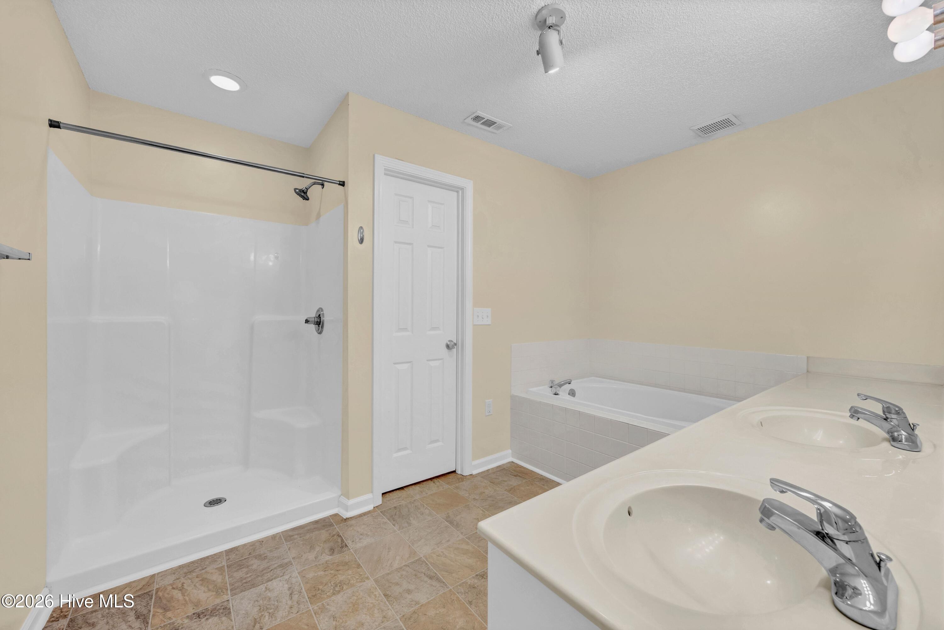 4102 Breezewood Drive Apt 101 Property Photo 17