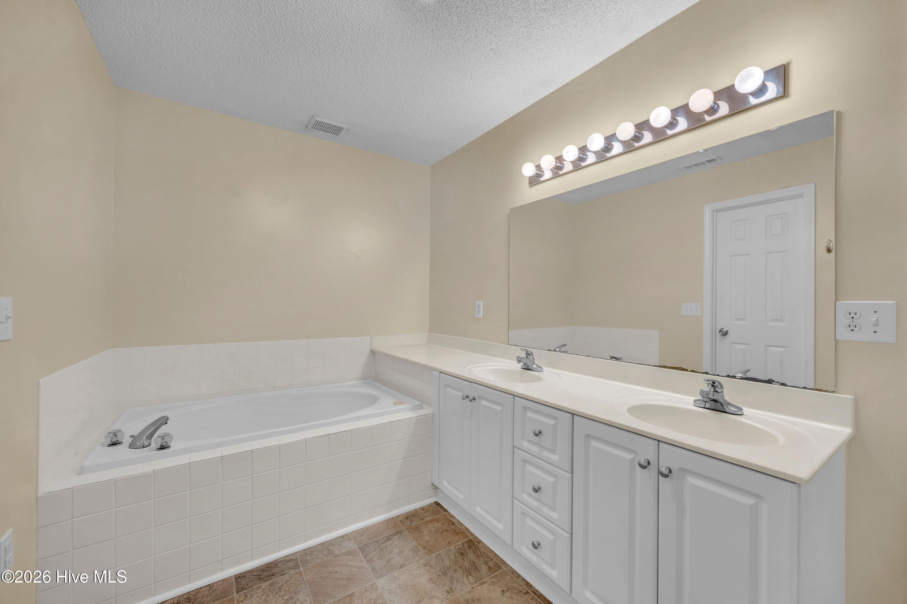 4102 Breezewood Drive Apt 101 Property Photo 18