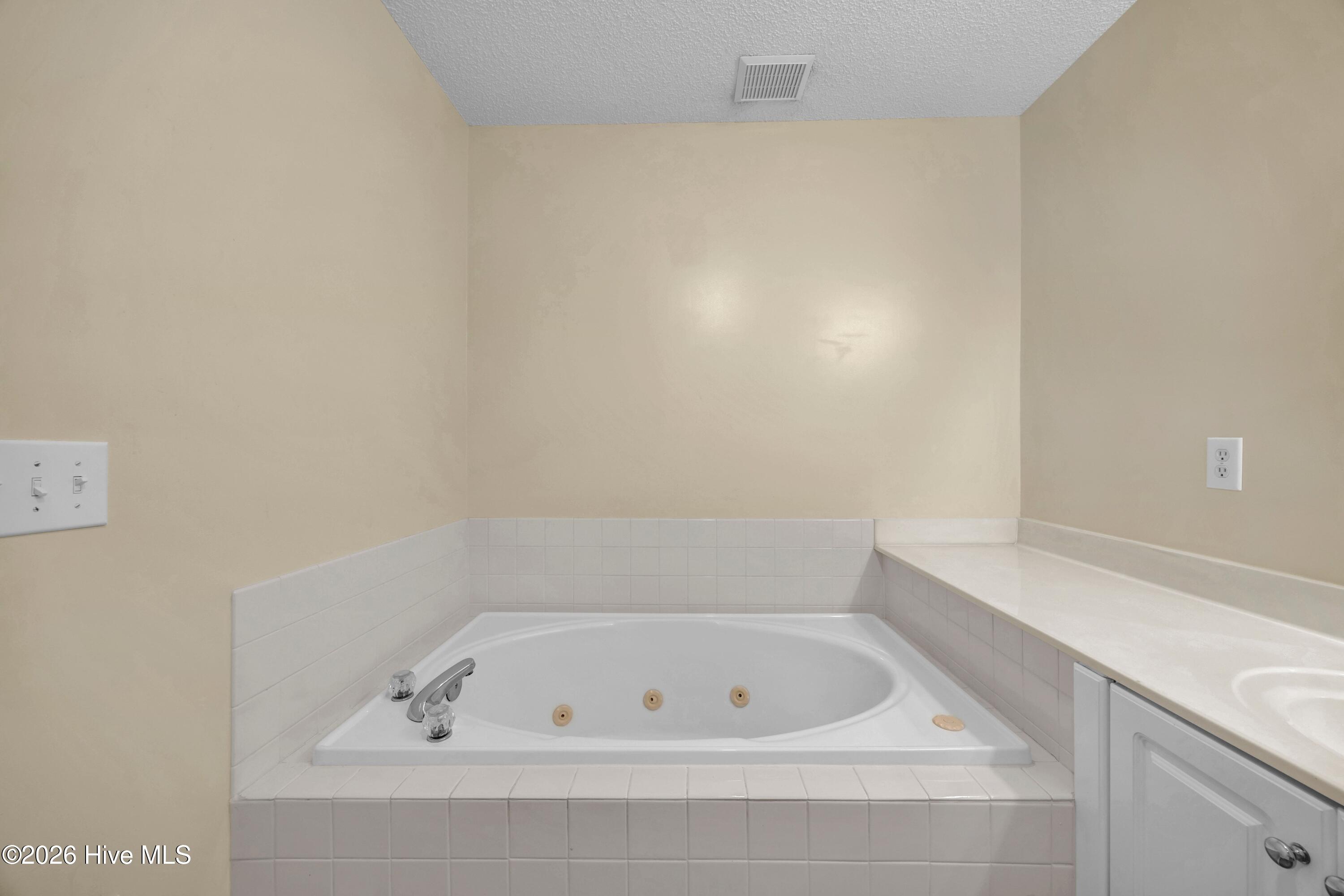 4102 Breezewood Drive Apt 101 Property Photo 19