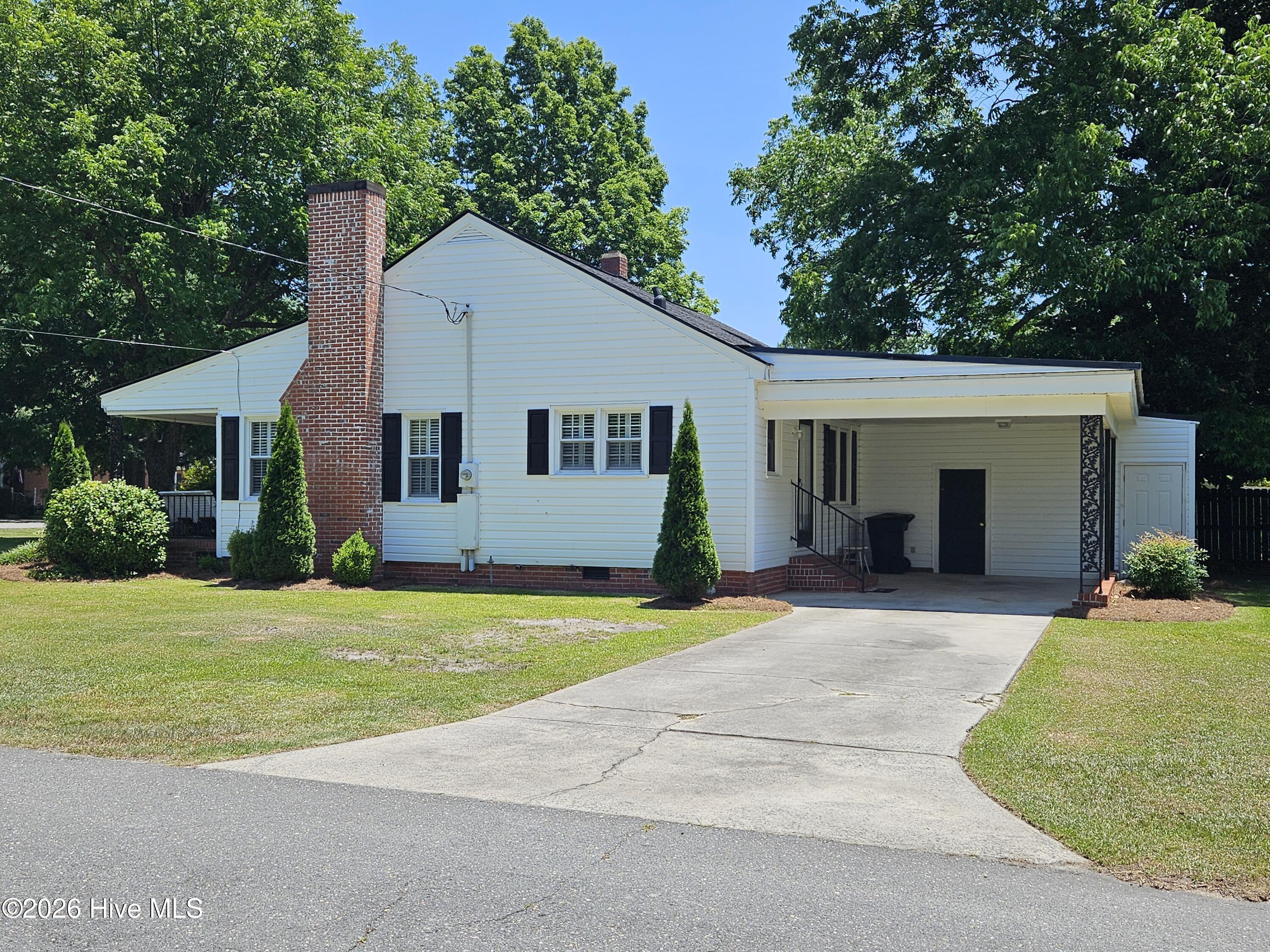 207 Stewart Avenue Property Photo 3