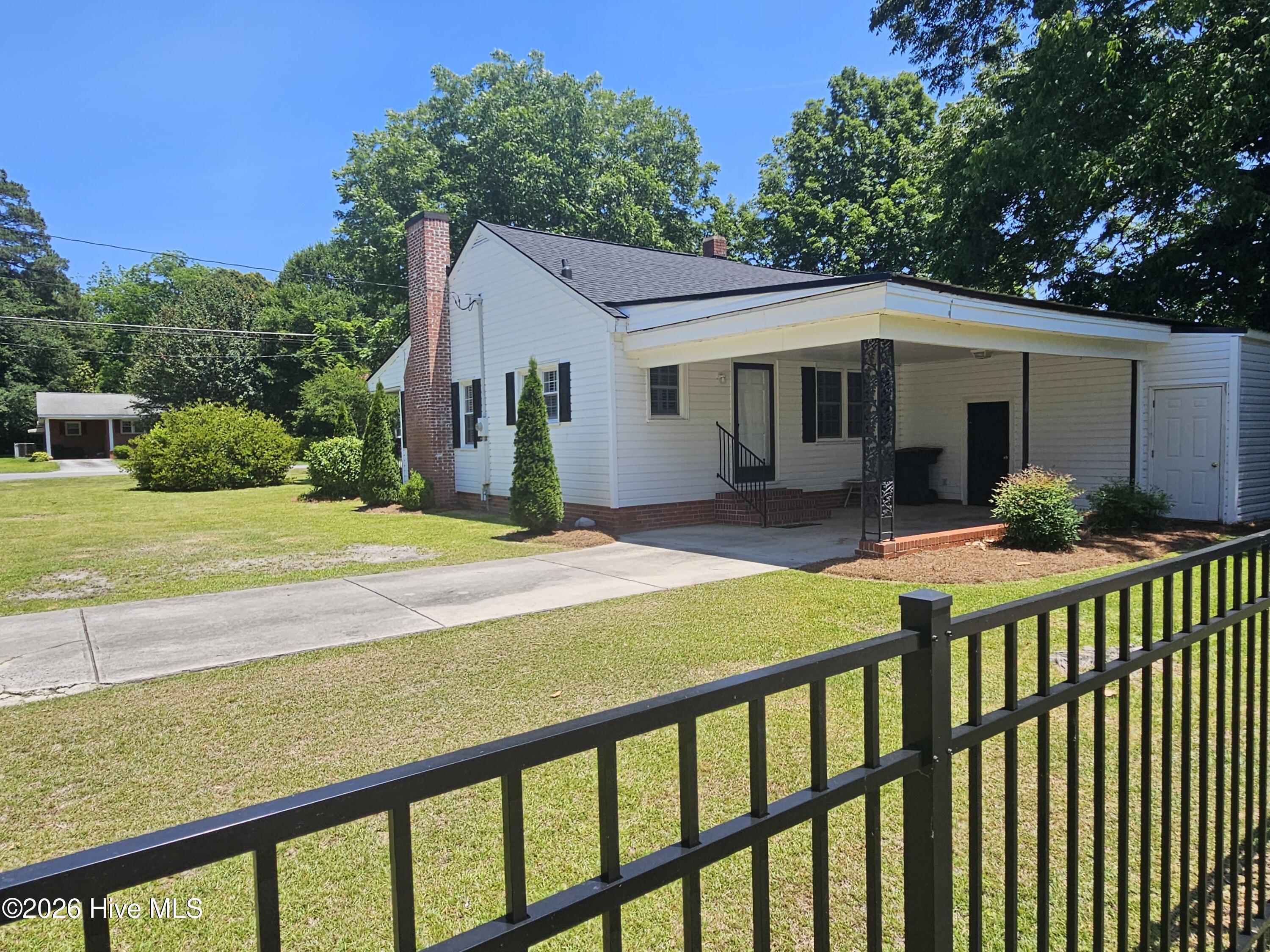 207 Stewart Avenue Property Photo 4