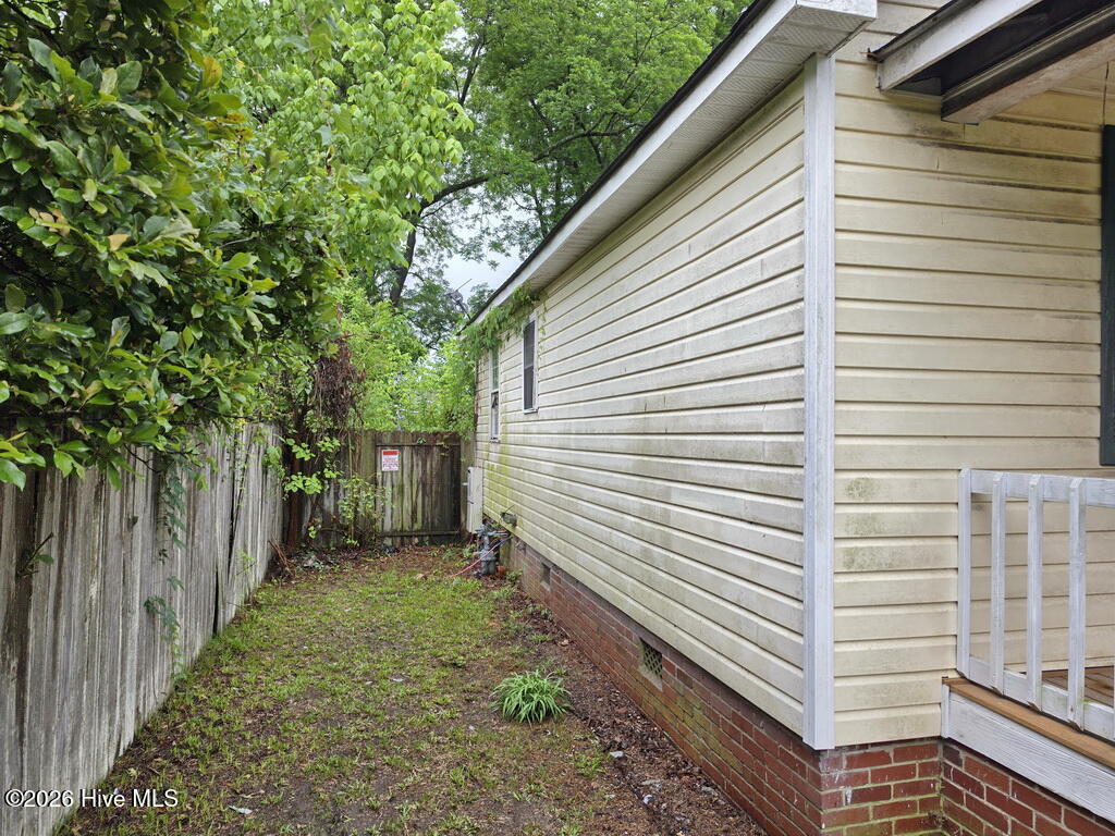 1011 E 6th Street Property Photo 2