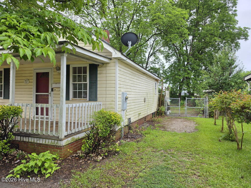 1011 E 6th Street Property Photo 3