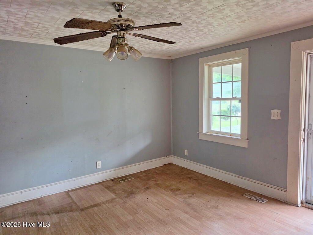 1011 E 6th Street Property Photo 6