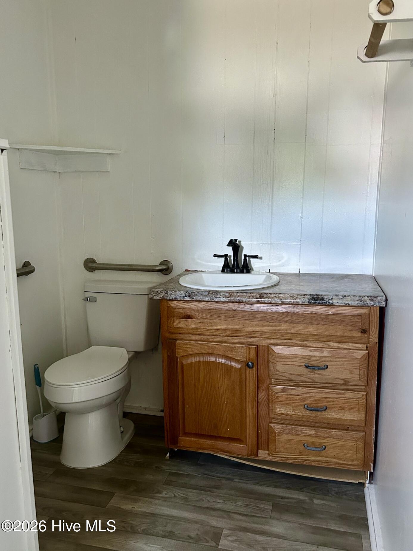561 Airport Road Property Photo 3