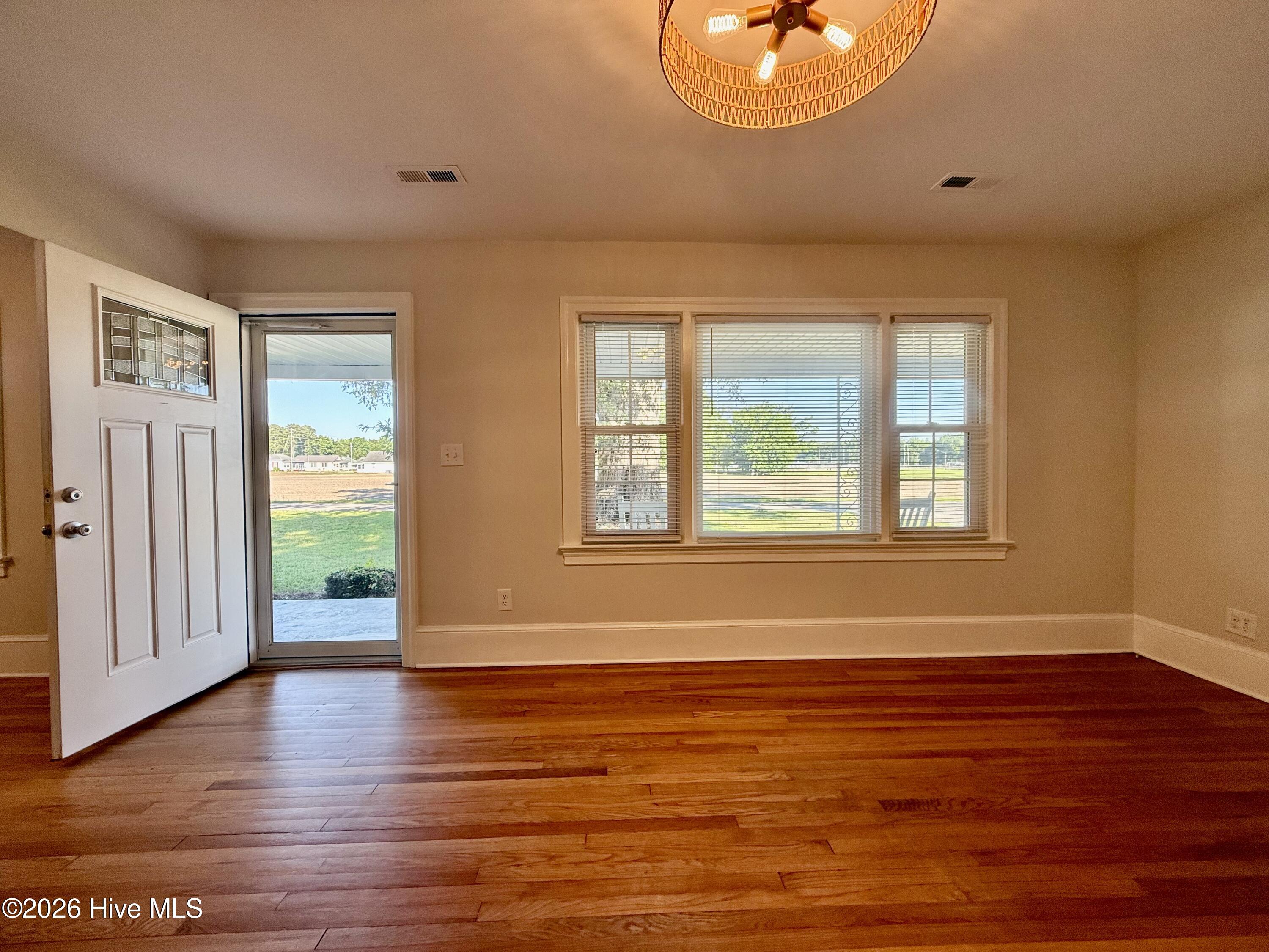 161 Walhurst Avenue Property Photo 28