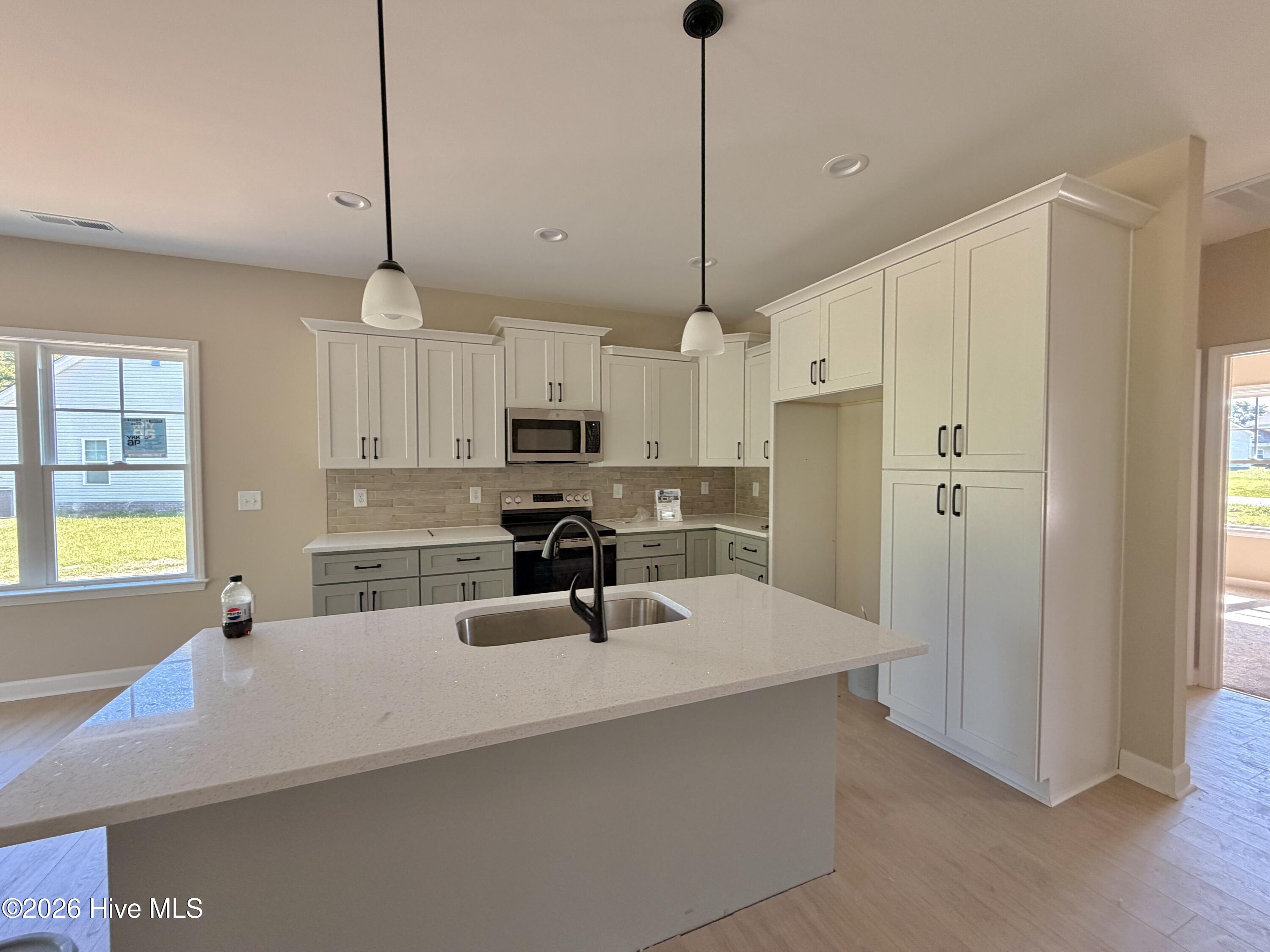 3760 Chatsworth Drive Property Photo 4