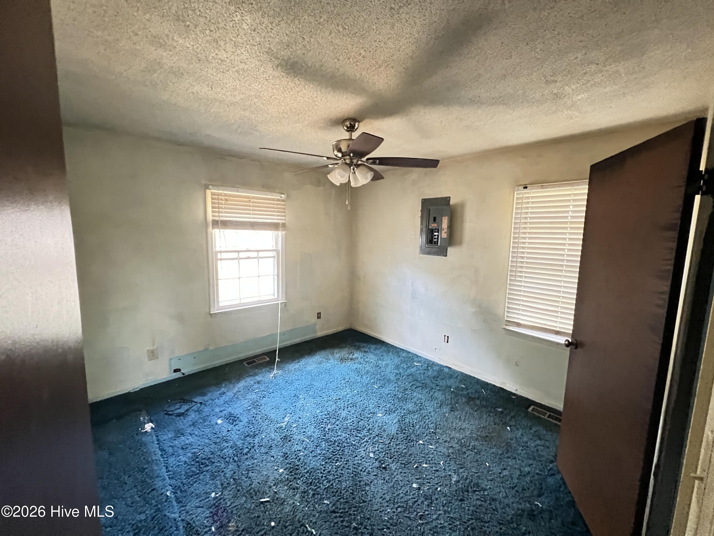 121 Forest Place Property Photo 4