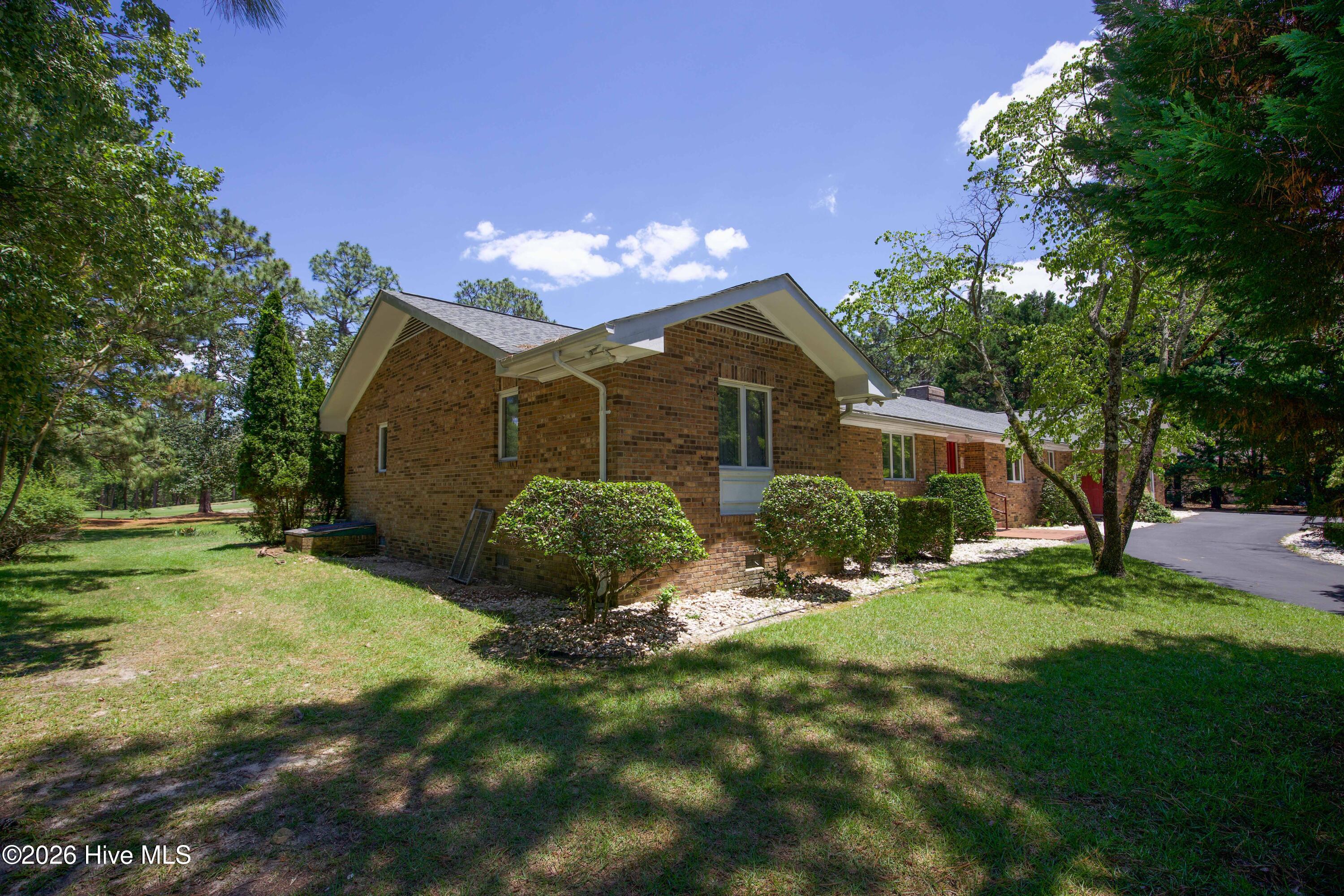 6 Pine Tree Terrace Property Photo 3