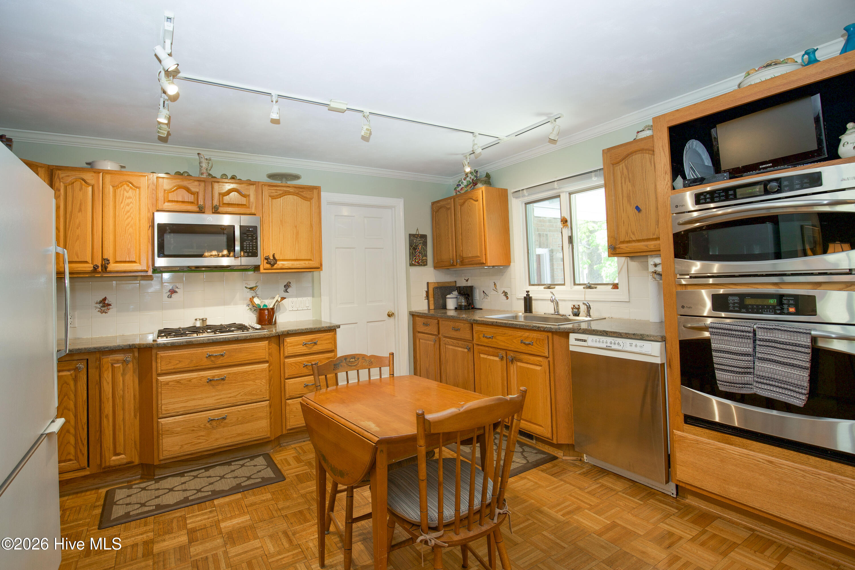 6 Pine Tree Terrace Property Photo 12
