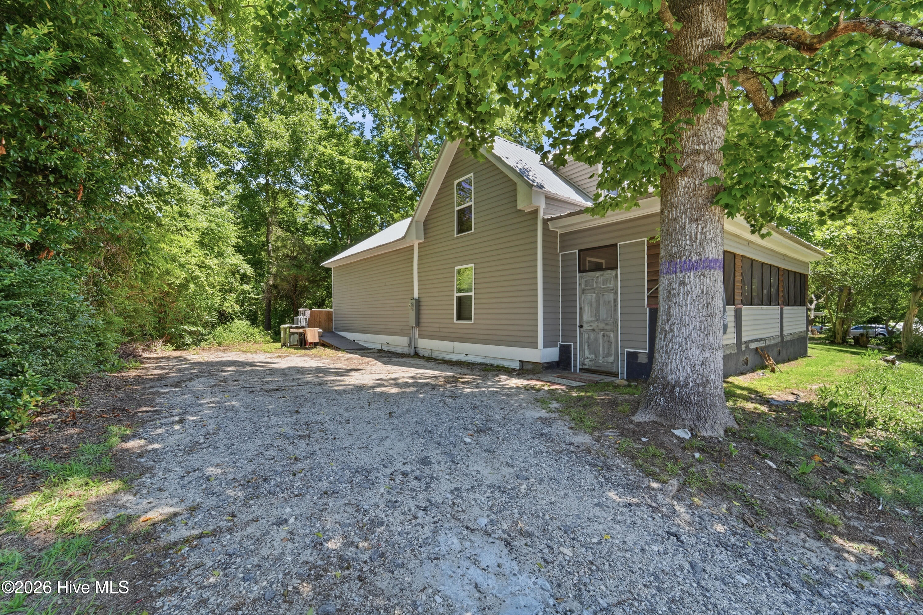 105 E Trent Street Property Photo 4