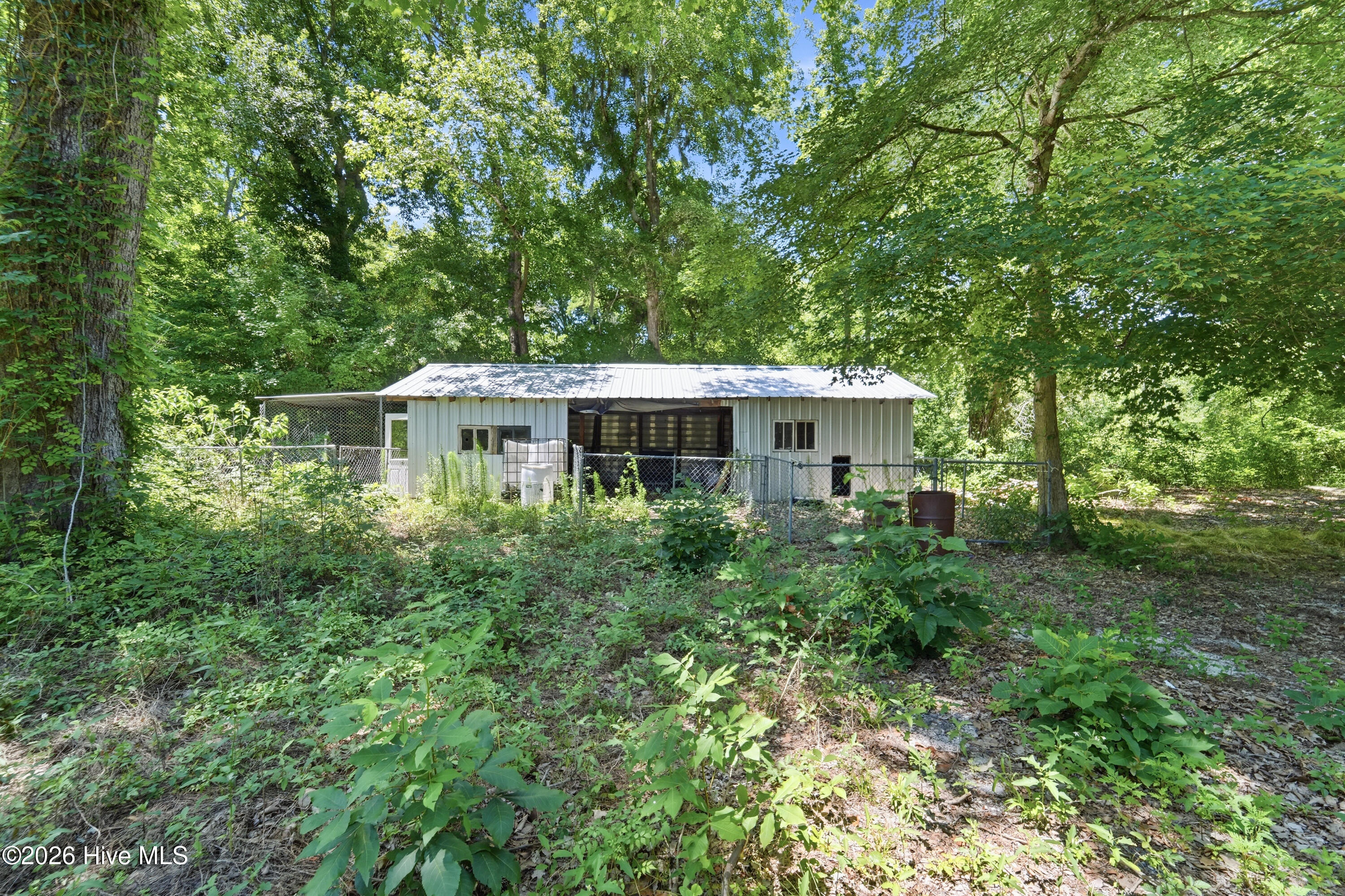 107 Highway 41 E Property Photo 1