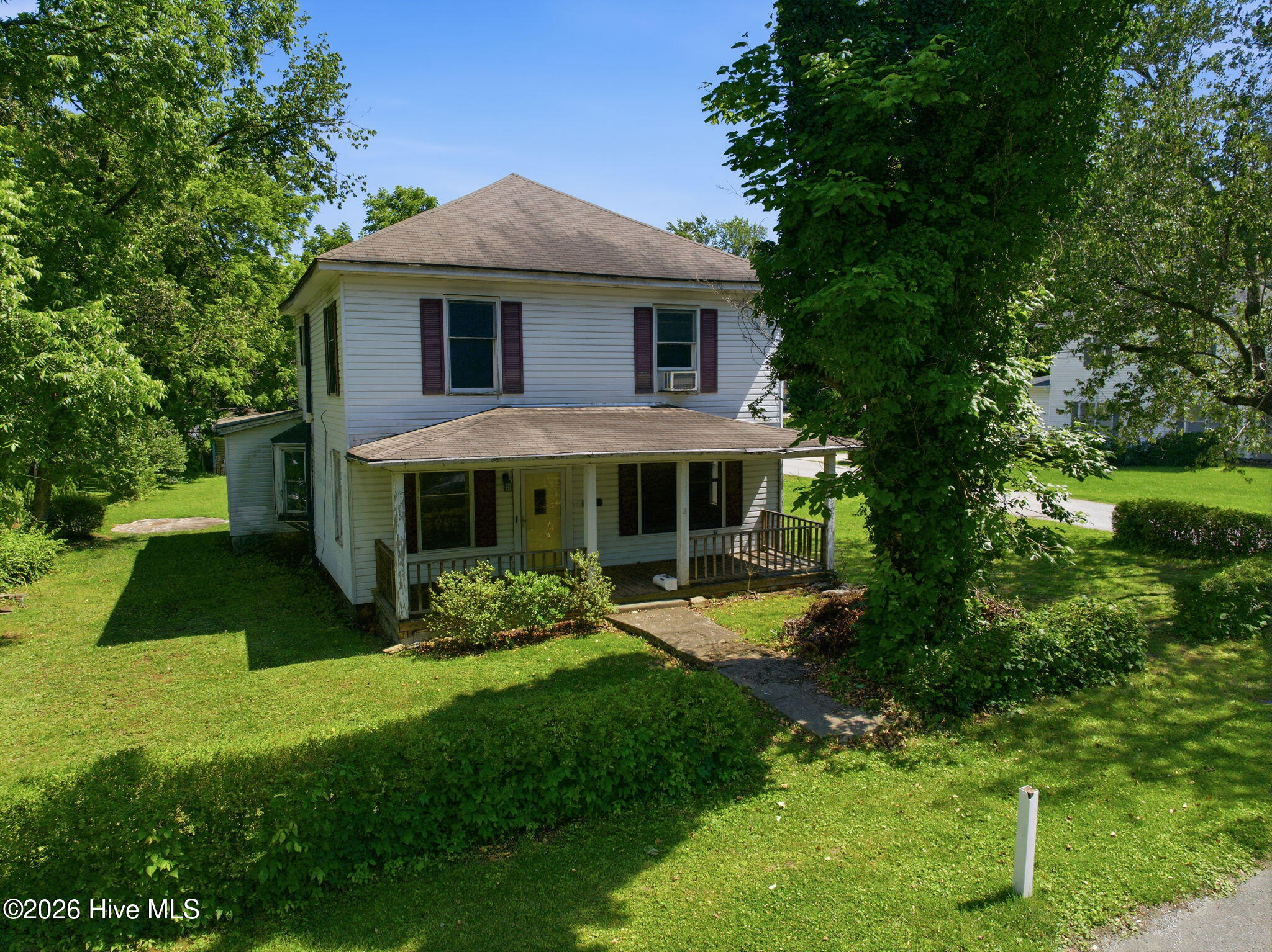 992 Valley River Avenue Property Photo 2