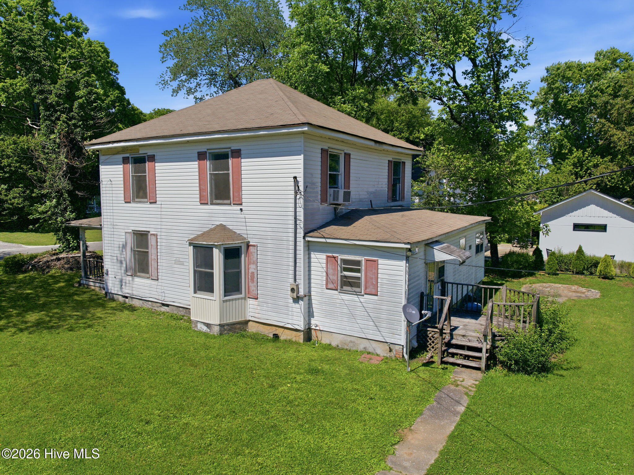 992 Valley River Avenue Property Photo 3