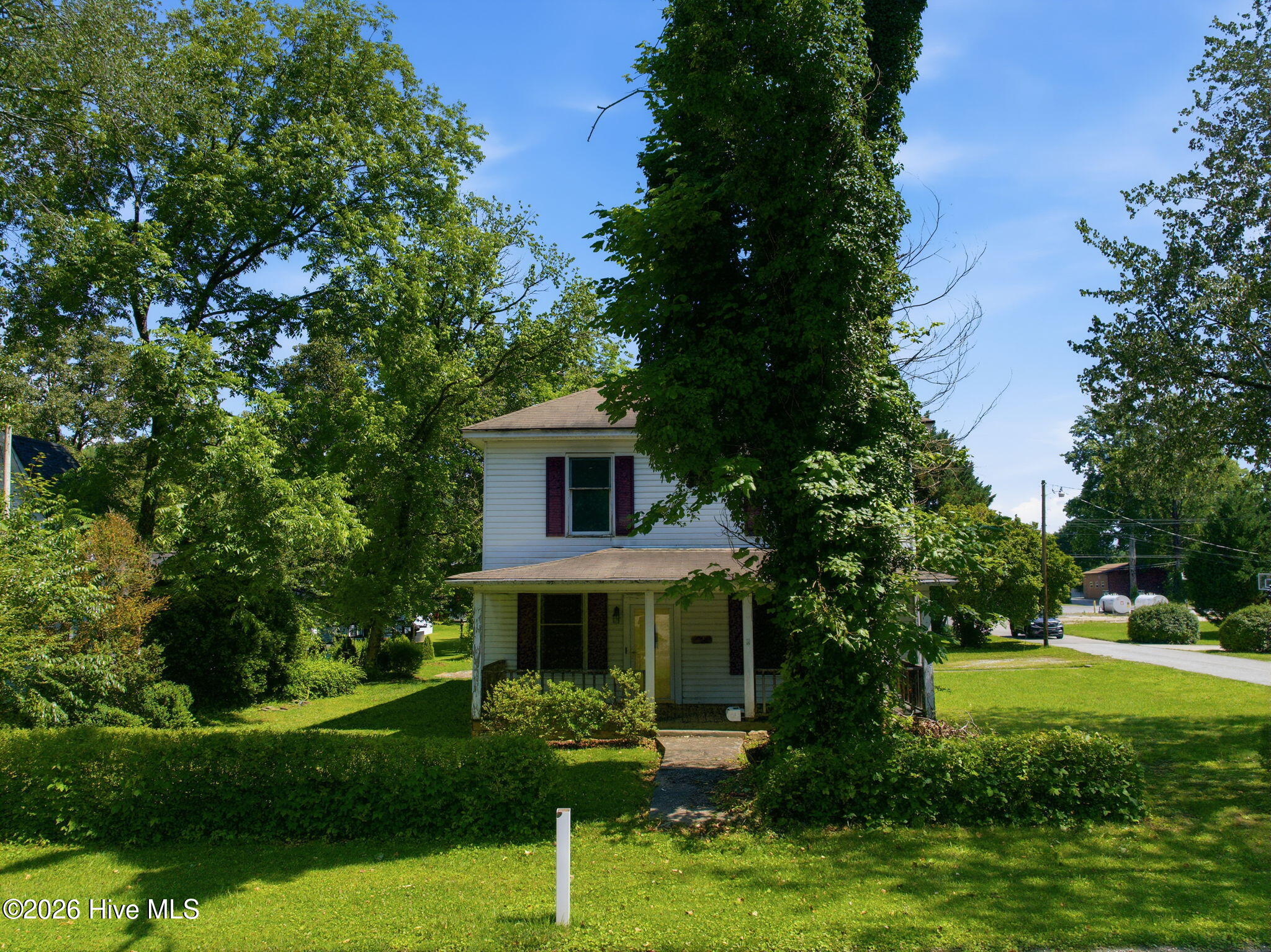 992 Valley River Avenue Property Photo 4