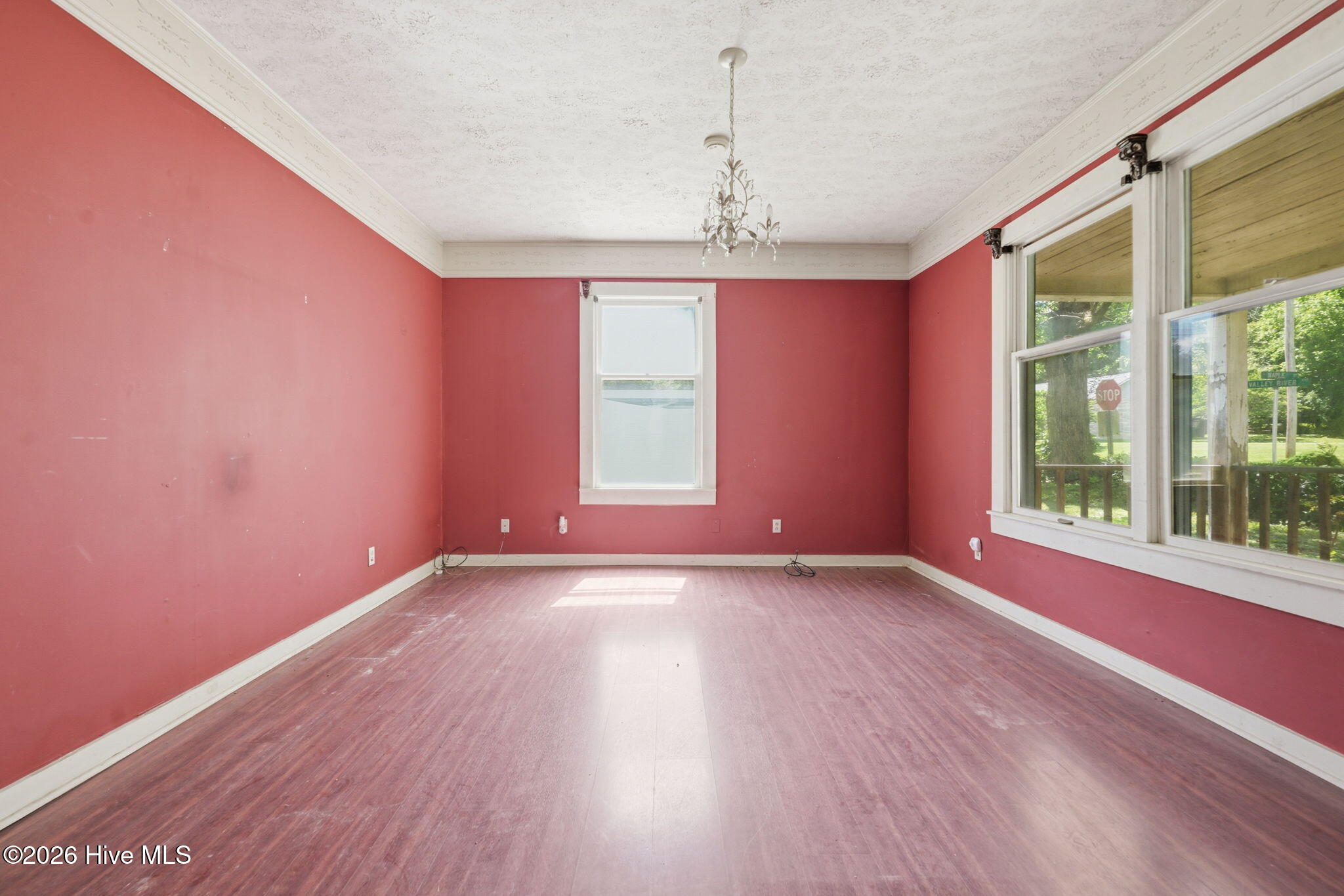 992 Valley River Avenue Property Photo 7