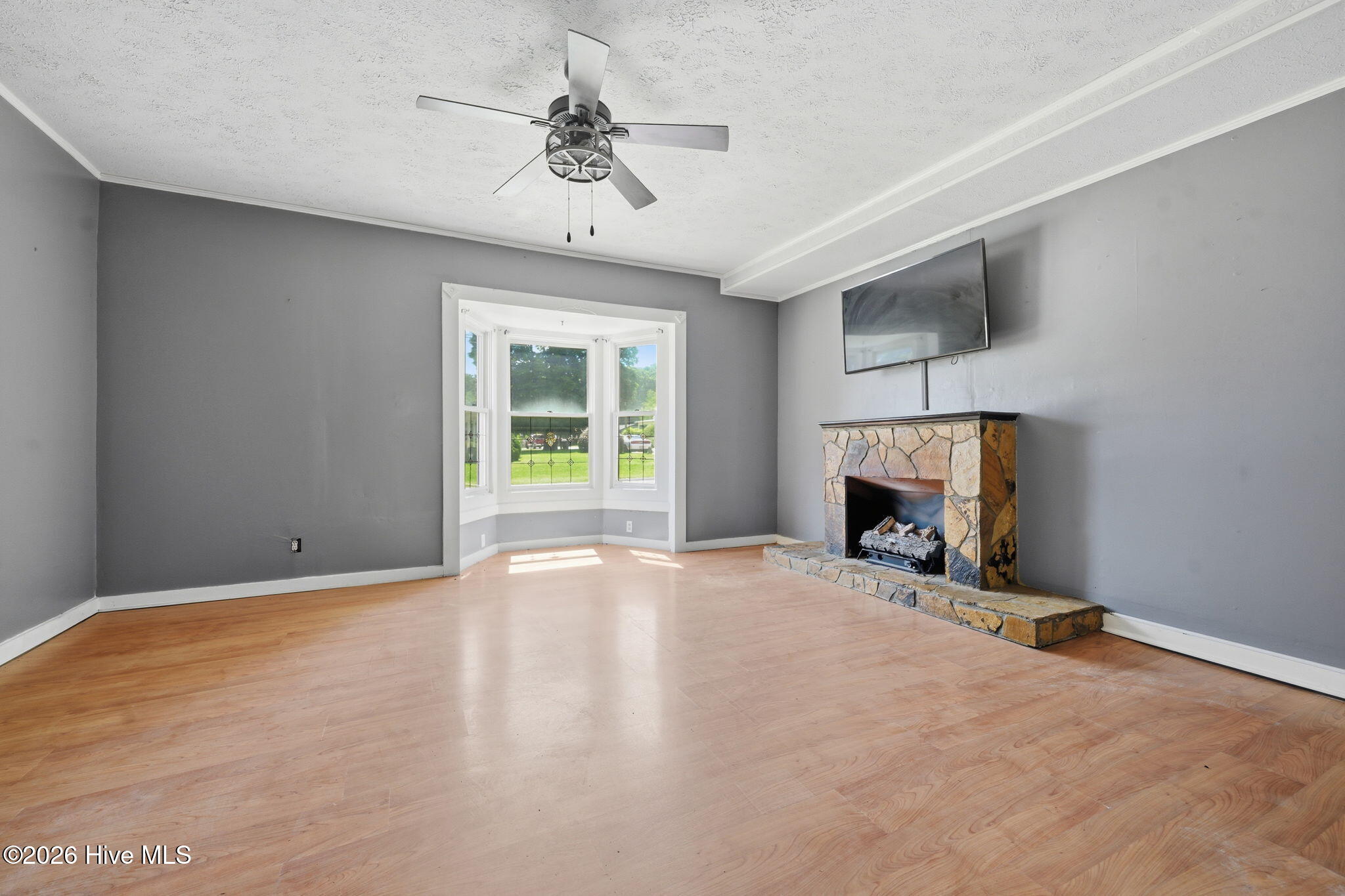 992 Valley River Avenue Property Photo 11