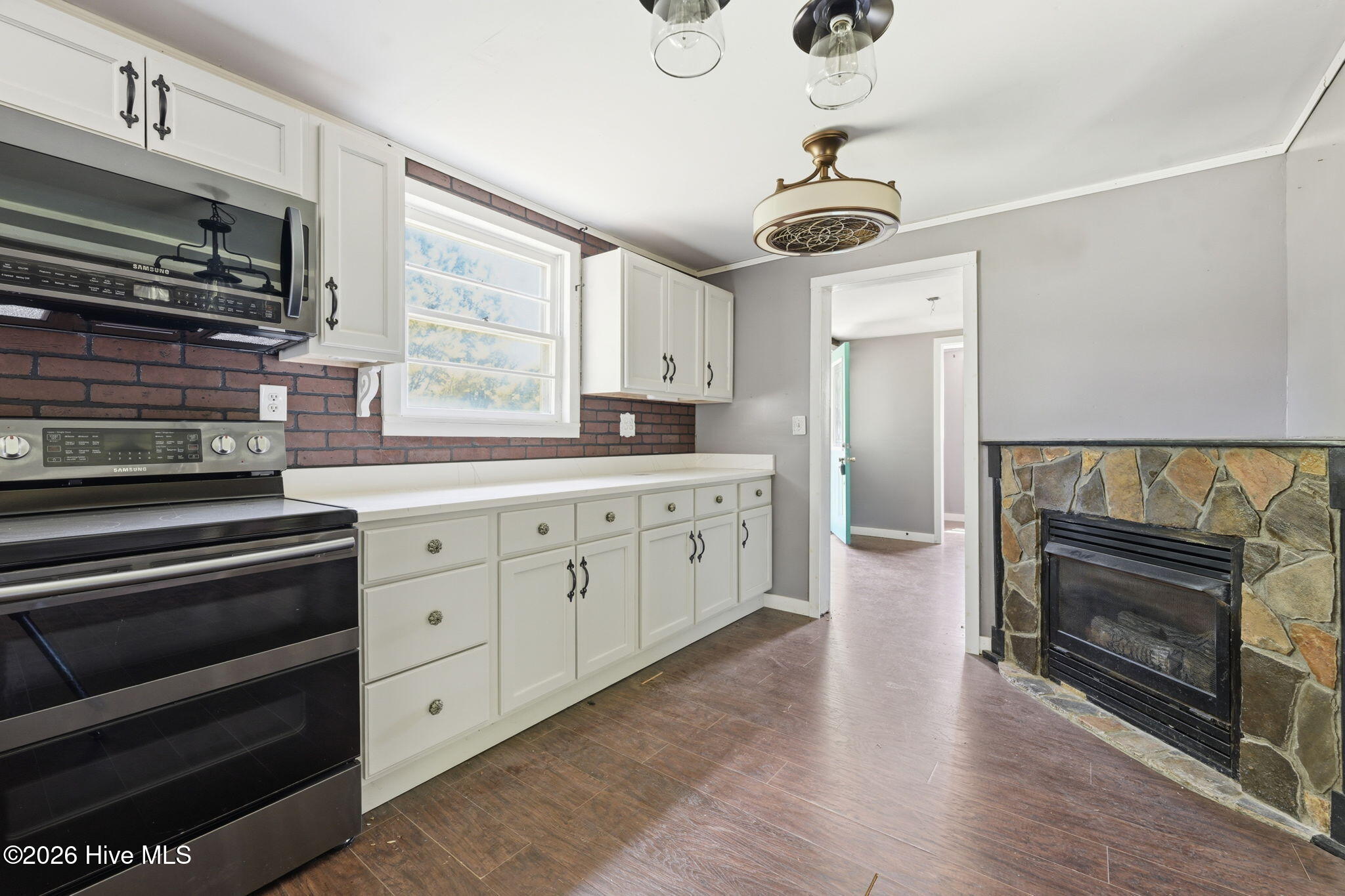 992 Valley River Avenue Property Photo 15