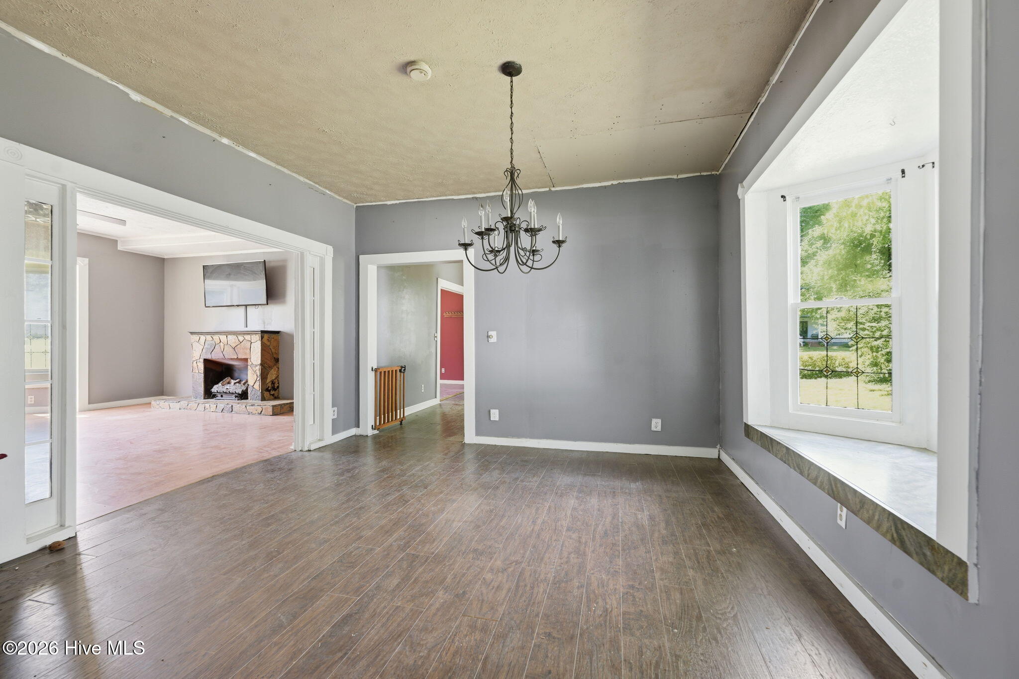 992 Valley River Avenue Property Photo 16