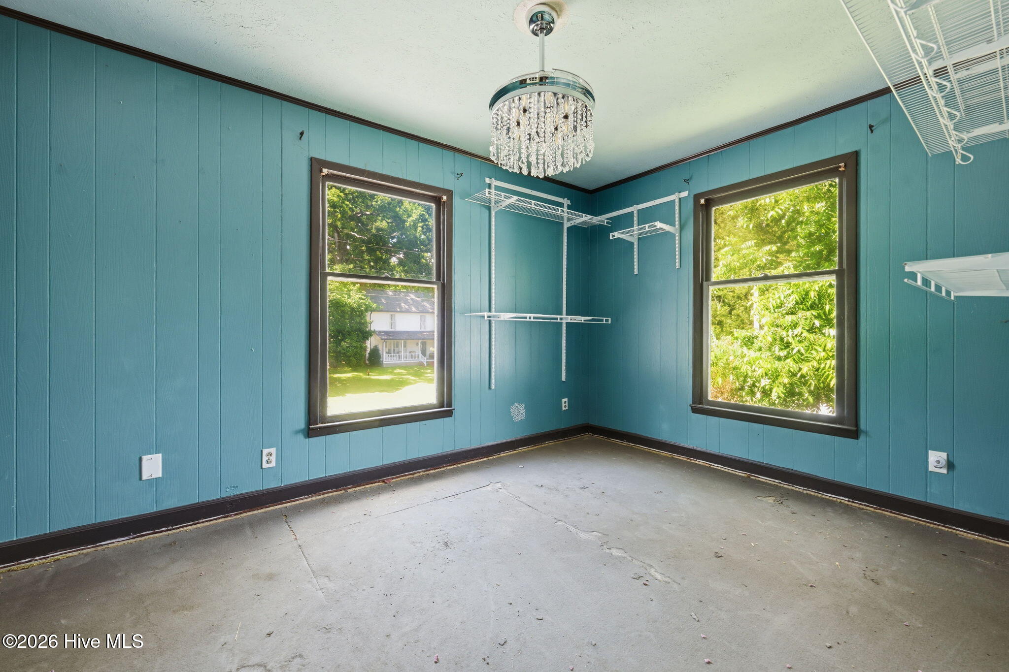 992 Valley River Avenue Property Photo 21