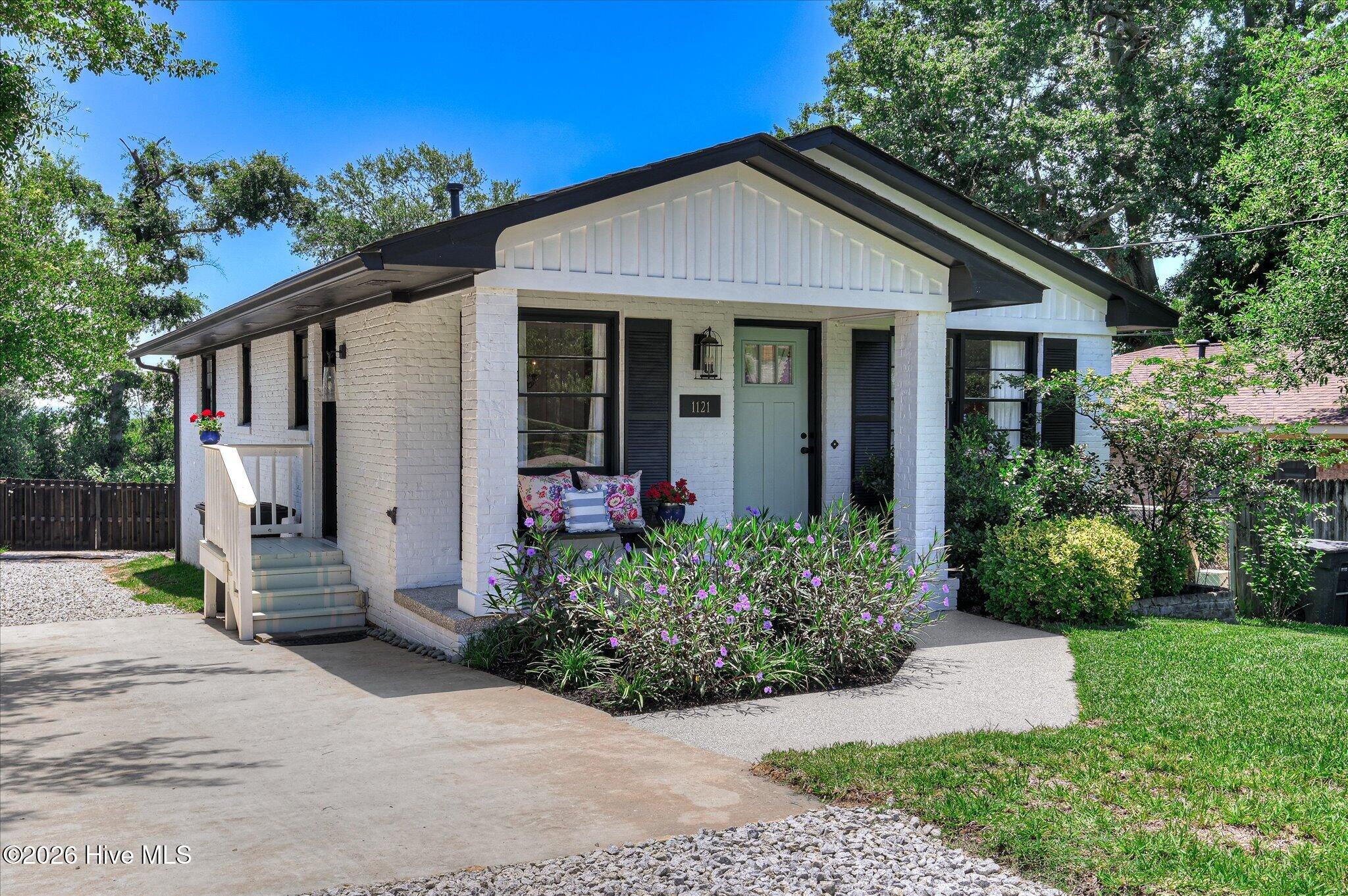 1121 Ridgecrest Avenue Property Photo 3