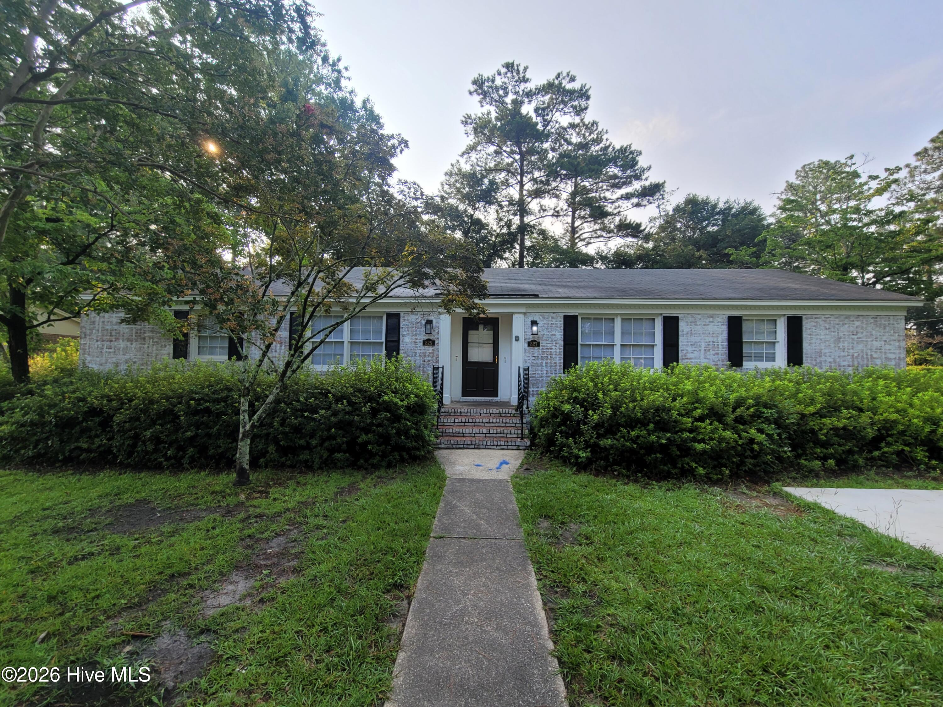 825 Montclair Drive Property Photo 1