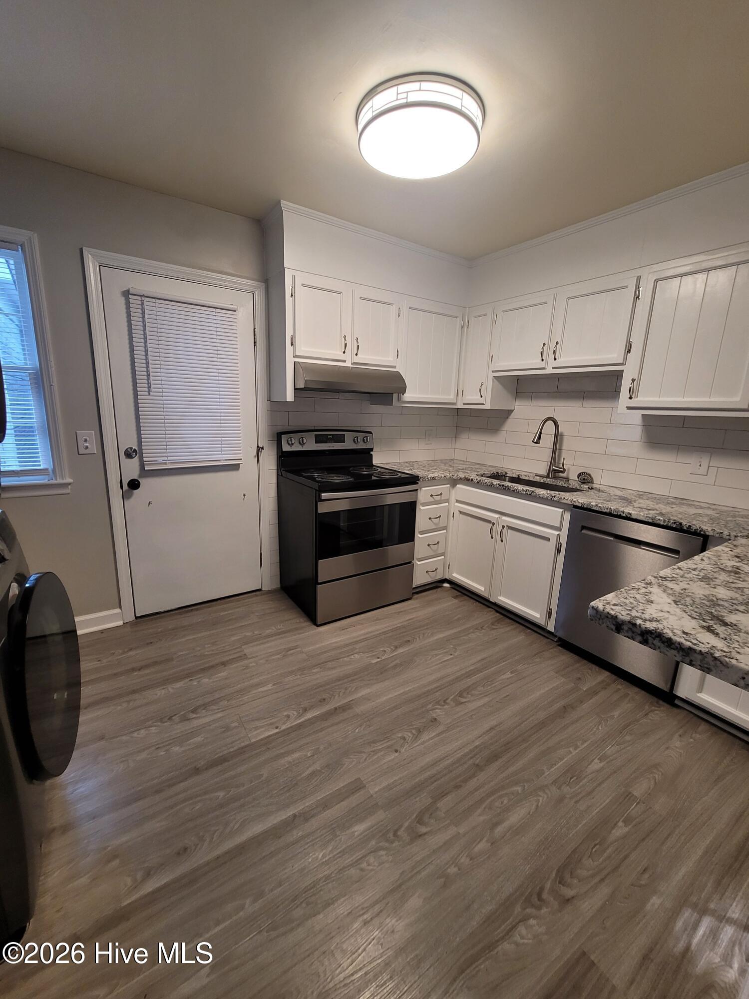 825 Montclair Drive Property Photo 3