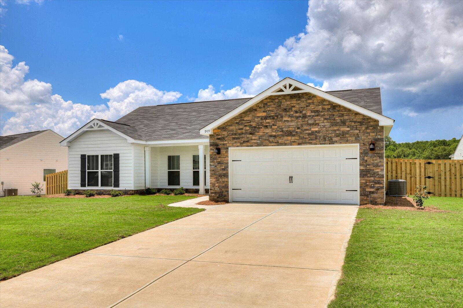 1014 Gregory Landing Drive Property Photo 2