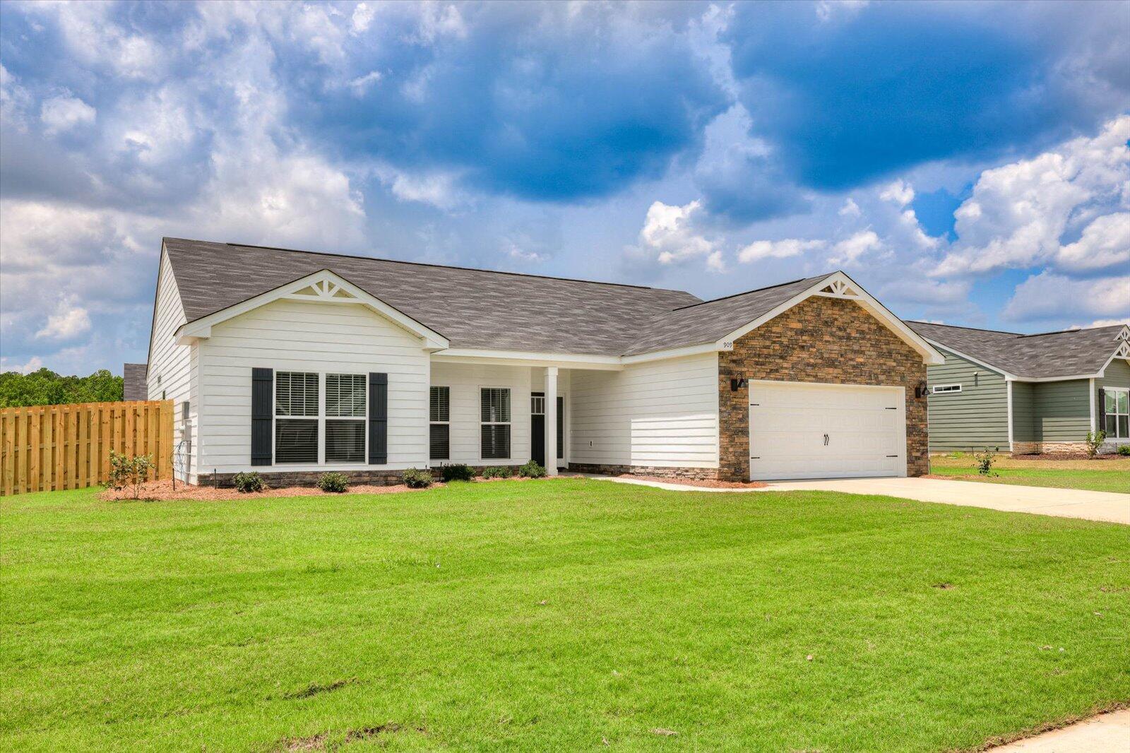 1014 Gregory Landing Drive Property Photo 3
