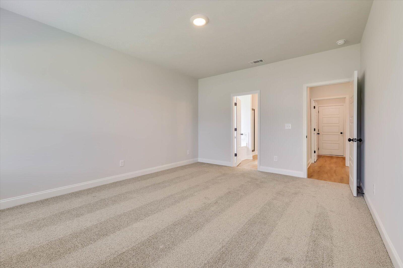 1014 Gregory Landing Drive Property Photo 27