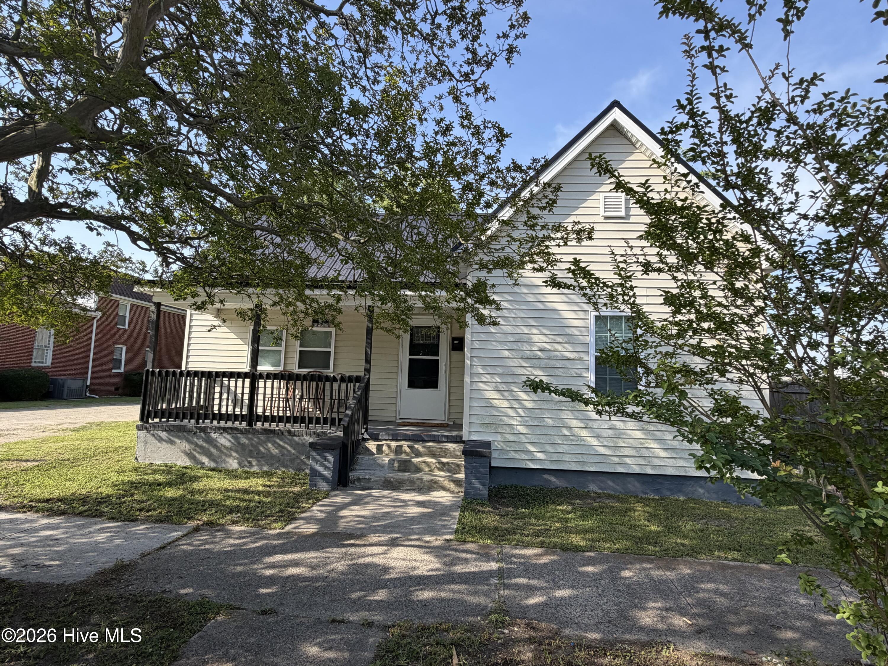 204 E Oak Street Property Photo 1