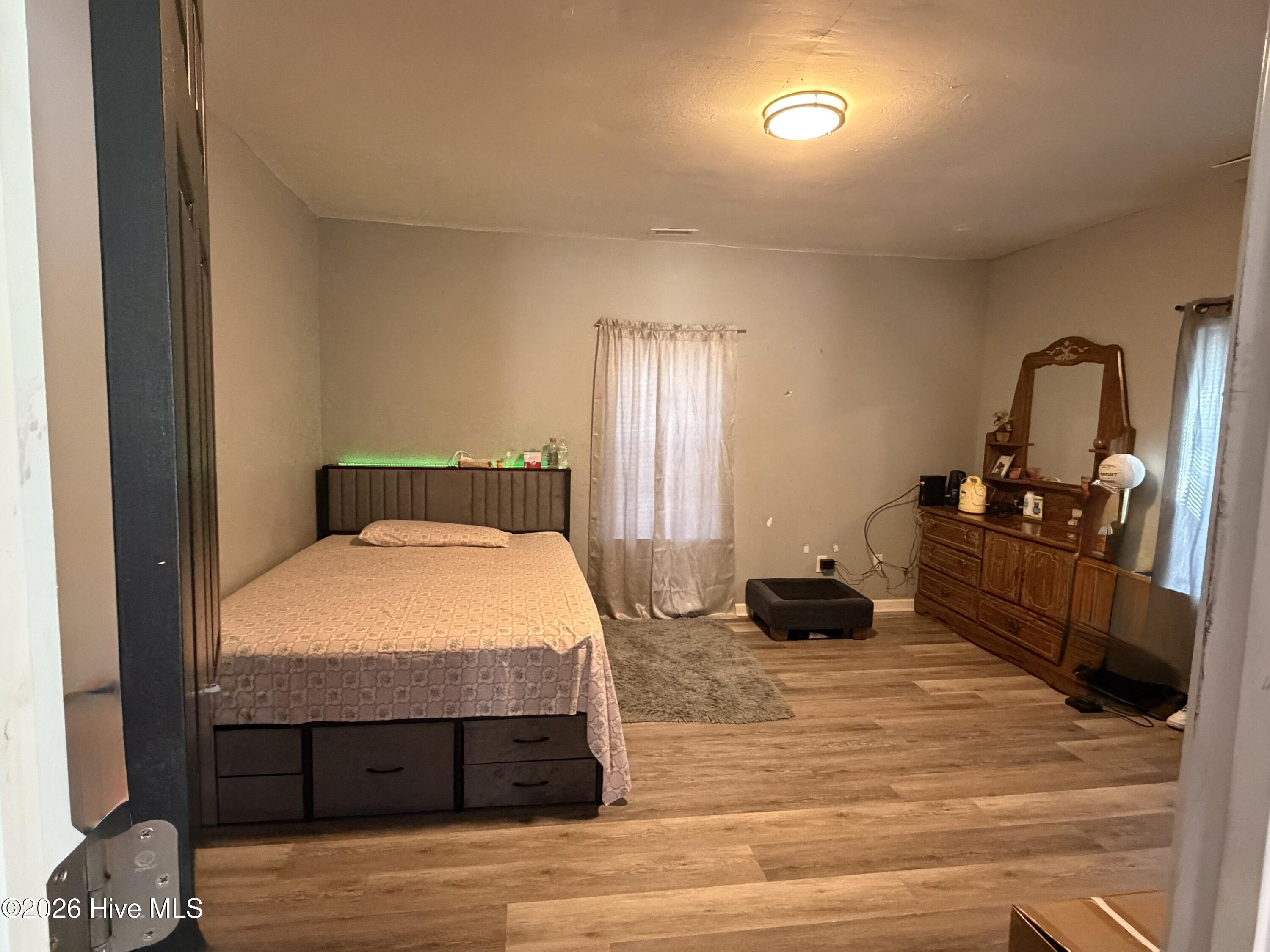 204 E Oak Street Property Photo 8