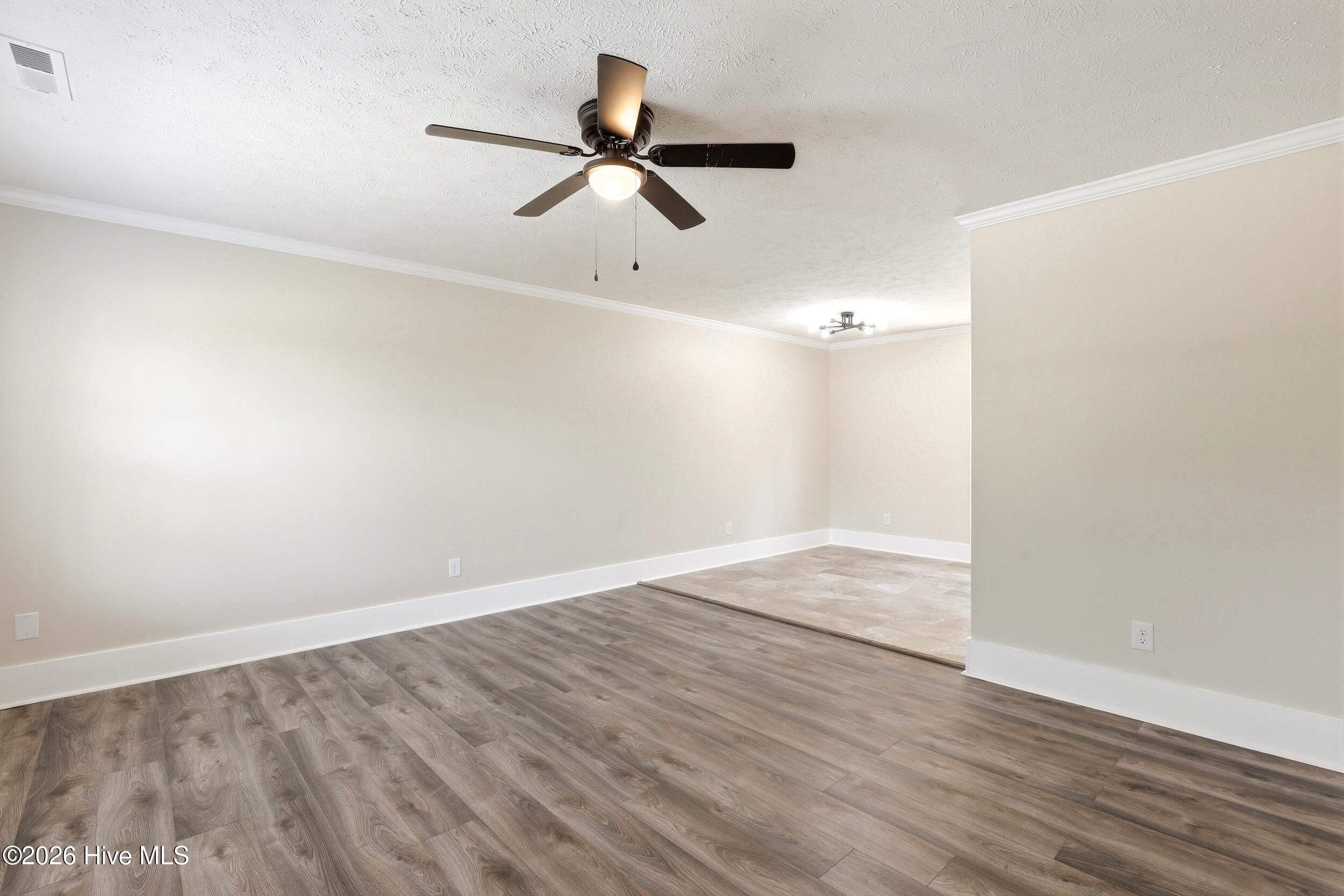 87 S High Point Road Property Photo 5