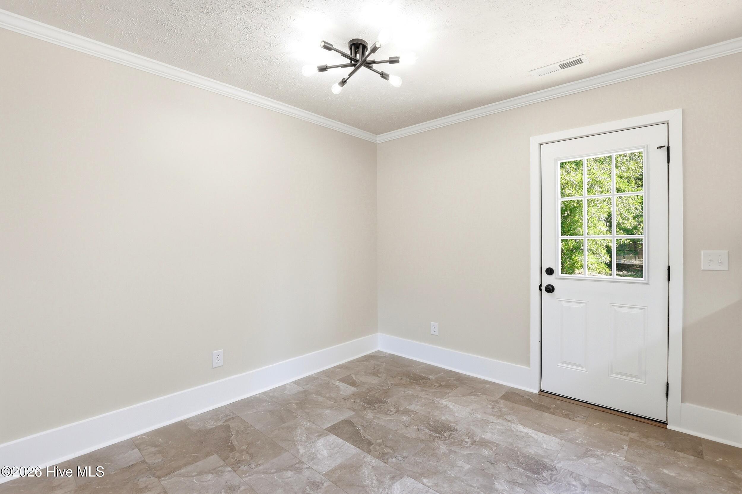 87 S High Point Road Property Photo 12