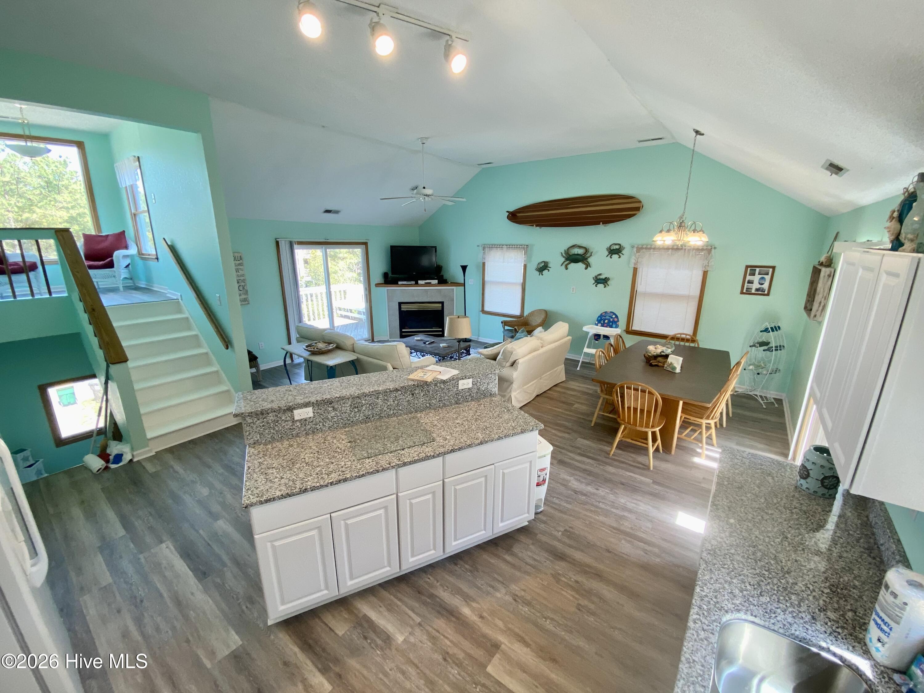 1278 Lakeside Drive Property Photo 2