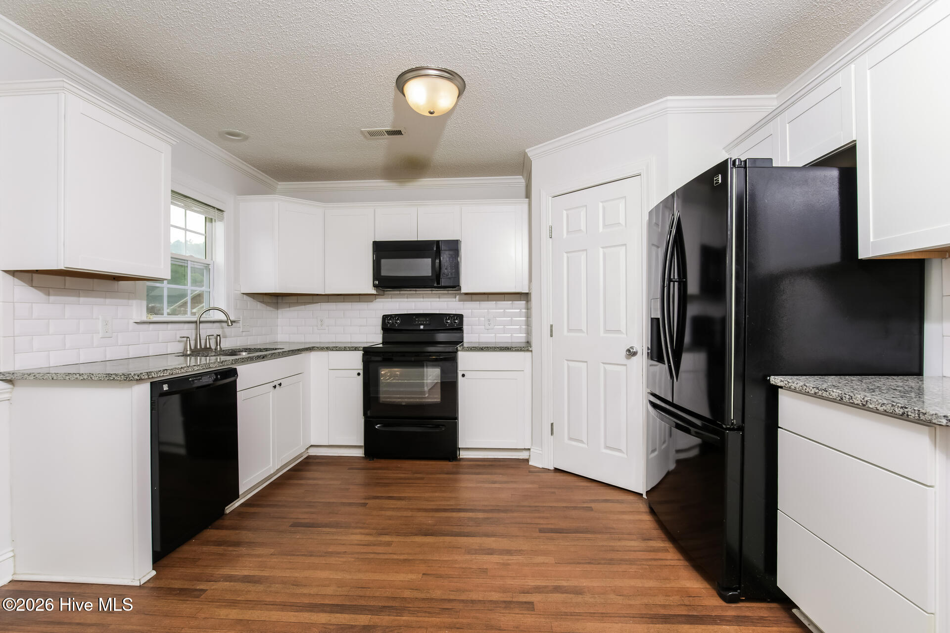 3715 Highland Drive Property Photo 2