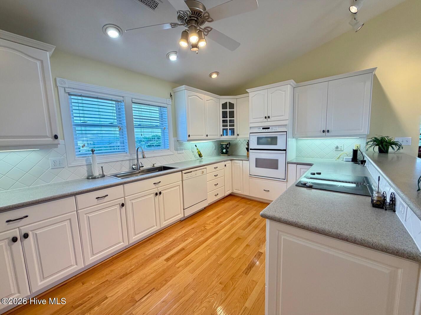 8526 Ocean View Drive Property Photo 18