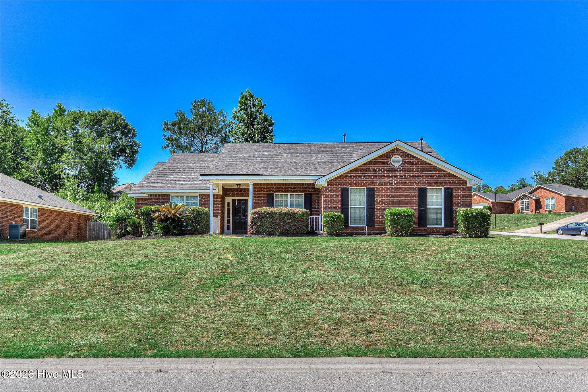 736 Cannock Loop Property Photo