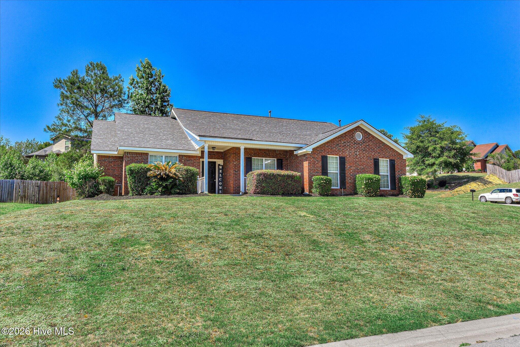 736 Cannock Loop Property Photo 2