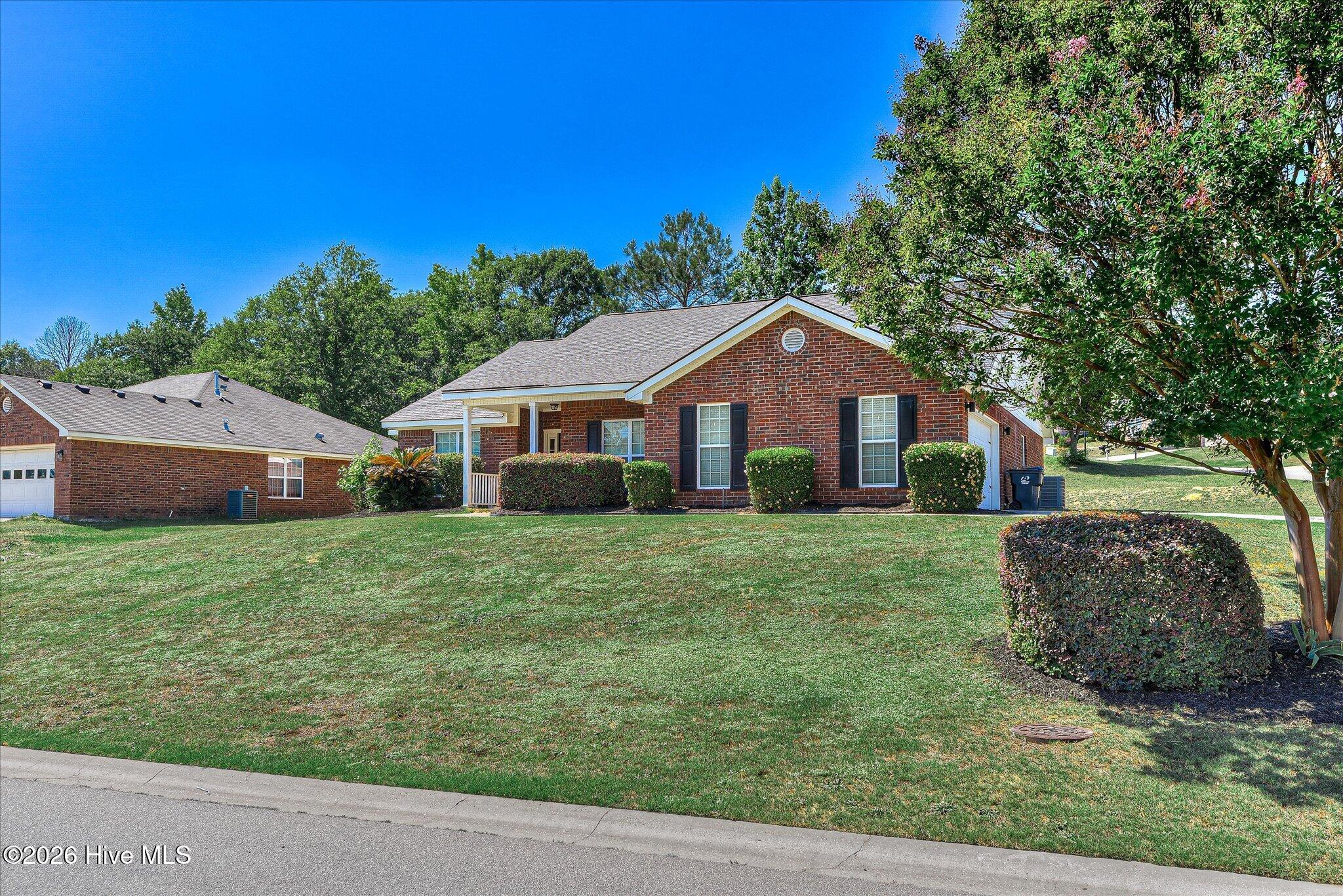 736 Cannock Loop Property Photo 3