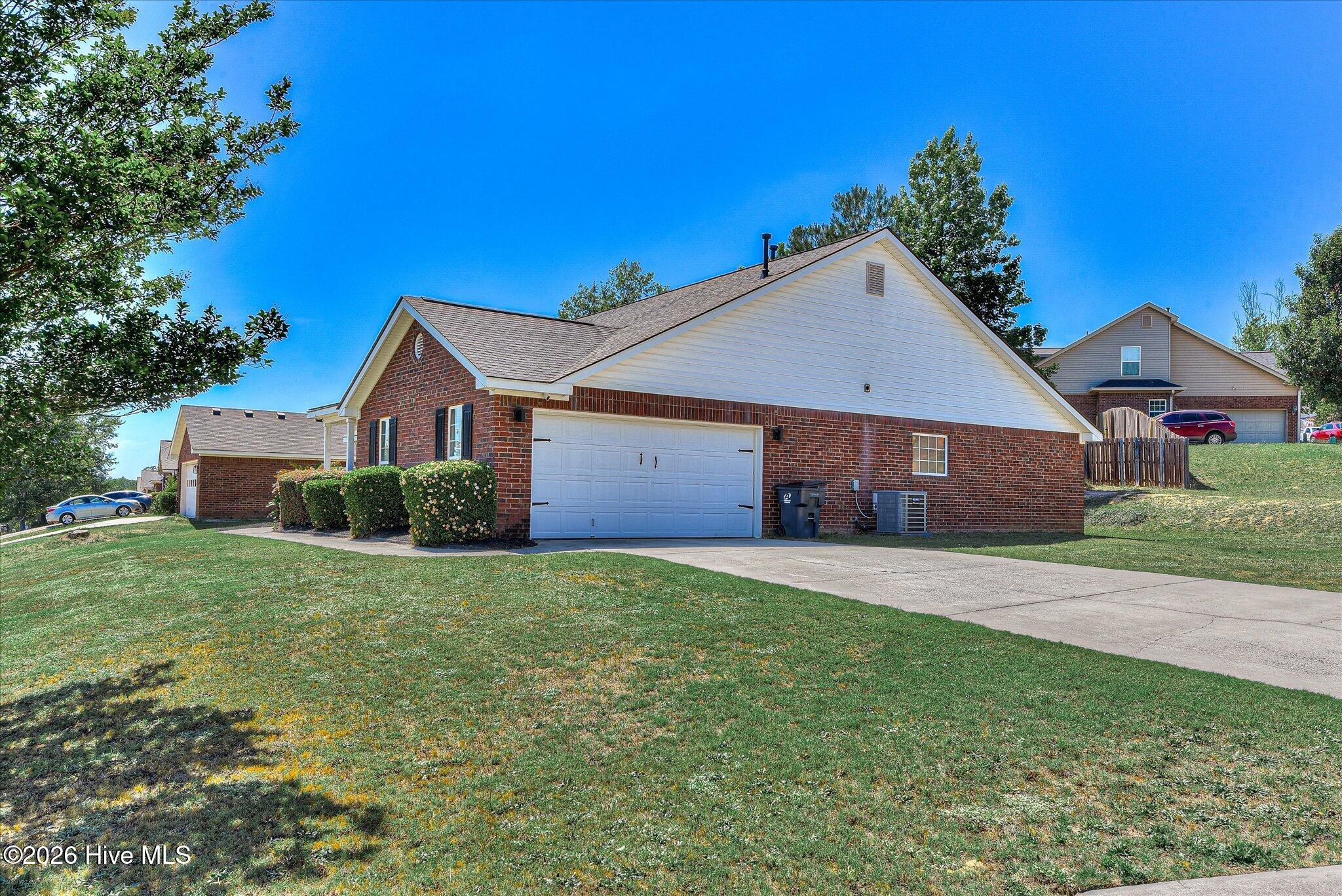 736 Cannock Loop Property Photo 5