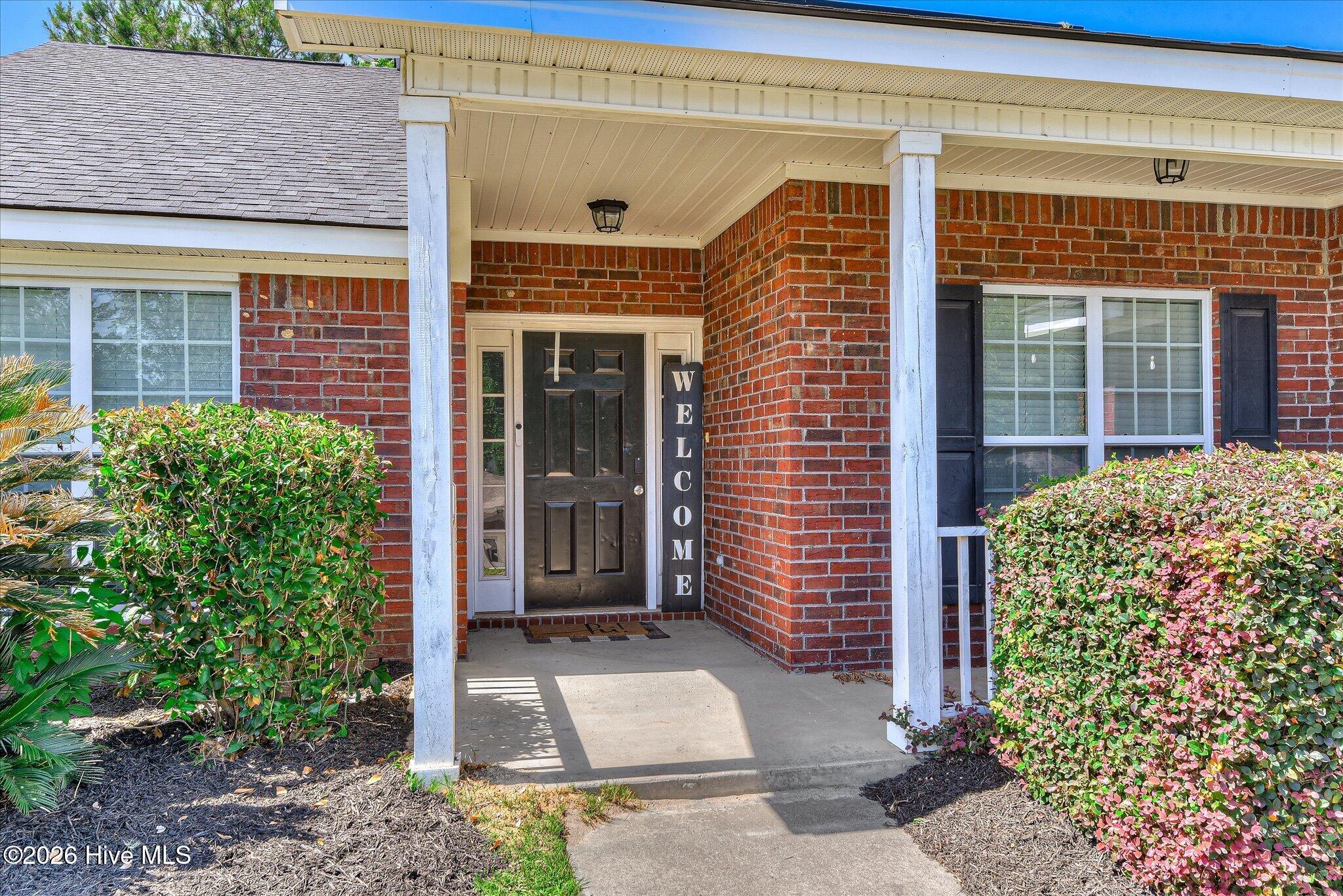 736 Cannock Loop Property Photo 6