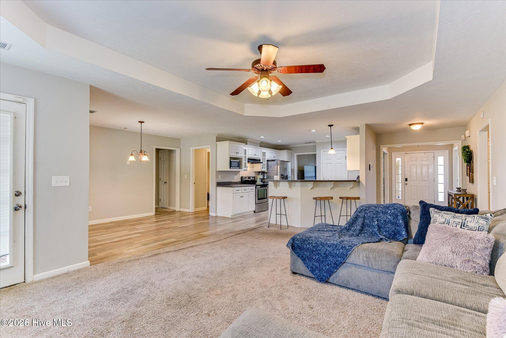 736 Cannock Loop Property Photo 13