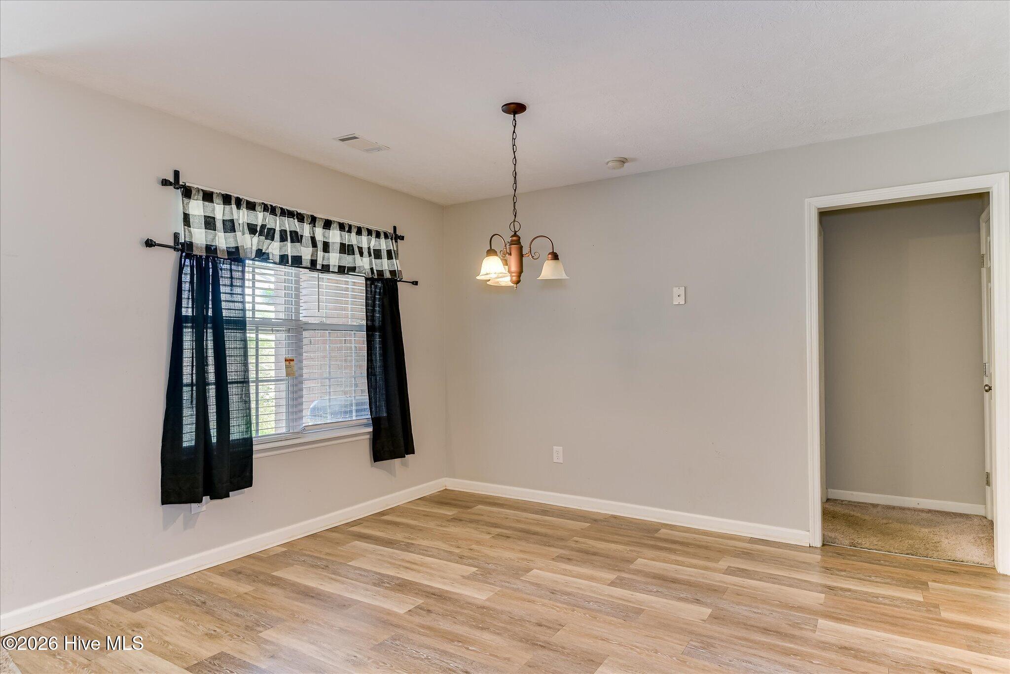 736 Cannock Loop Property Photo 15