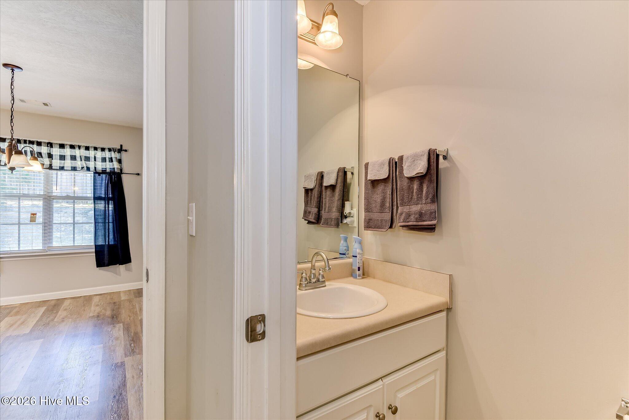 736 Cannock Loop Property Photo 28